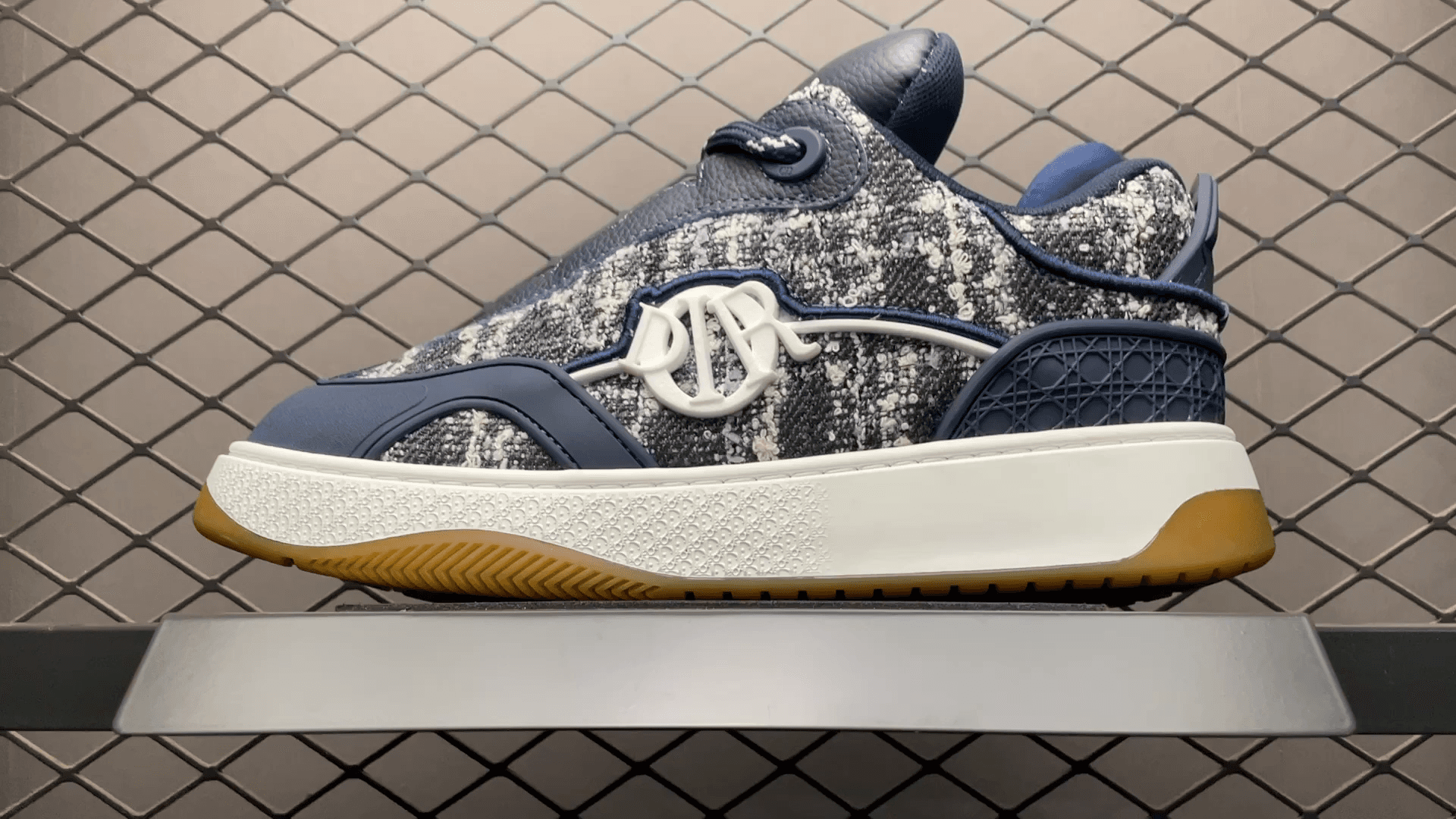 DR B9S Sneakers