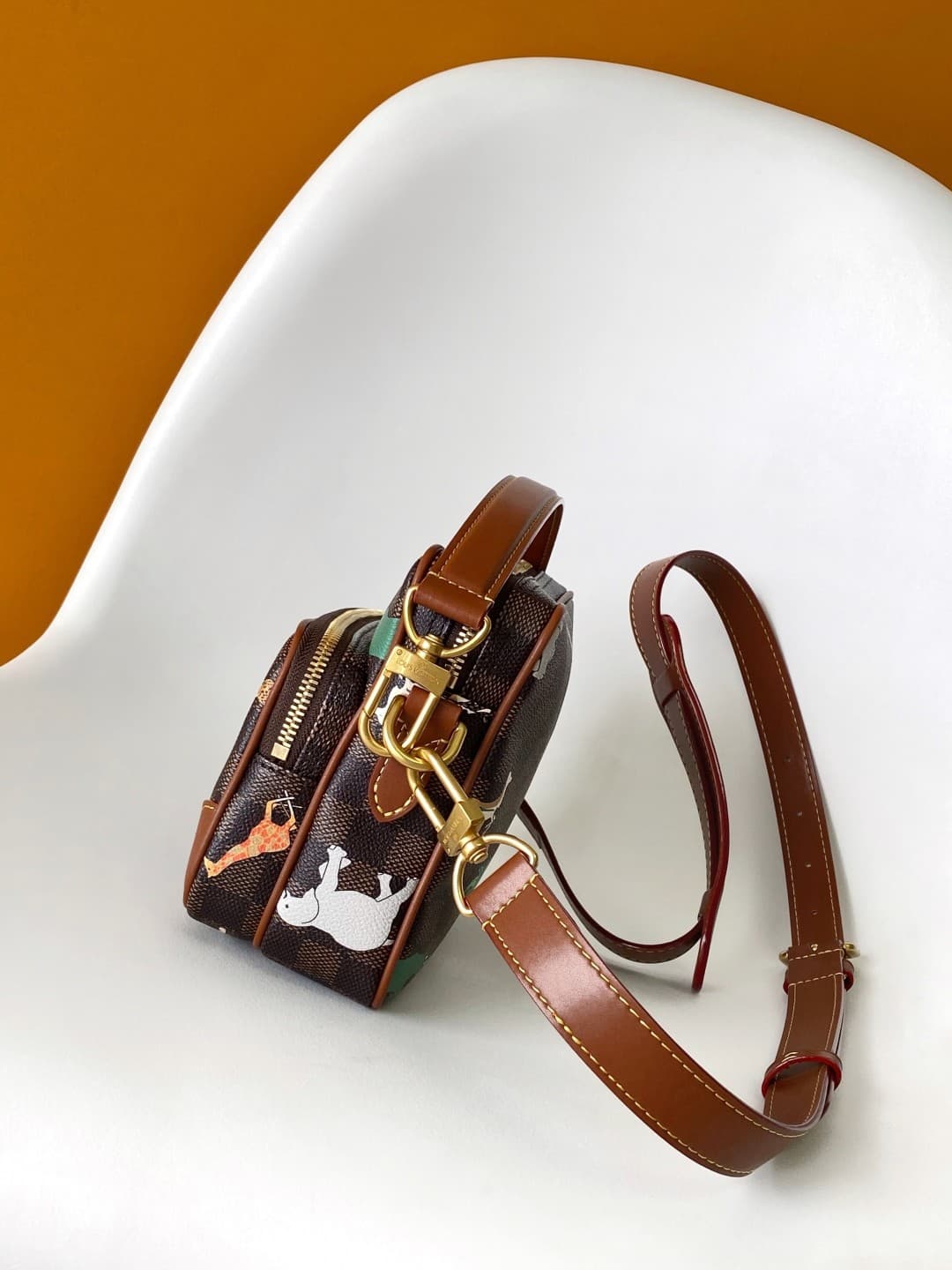 L X V X THE DARJELING LIMITED M14016 Size:25x17.5x11cm