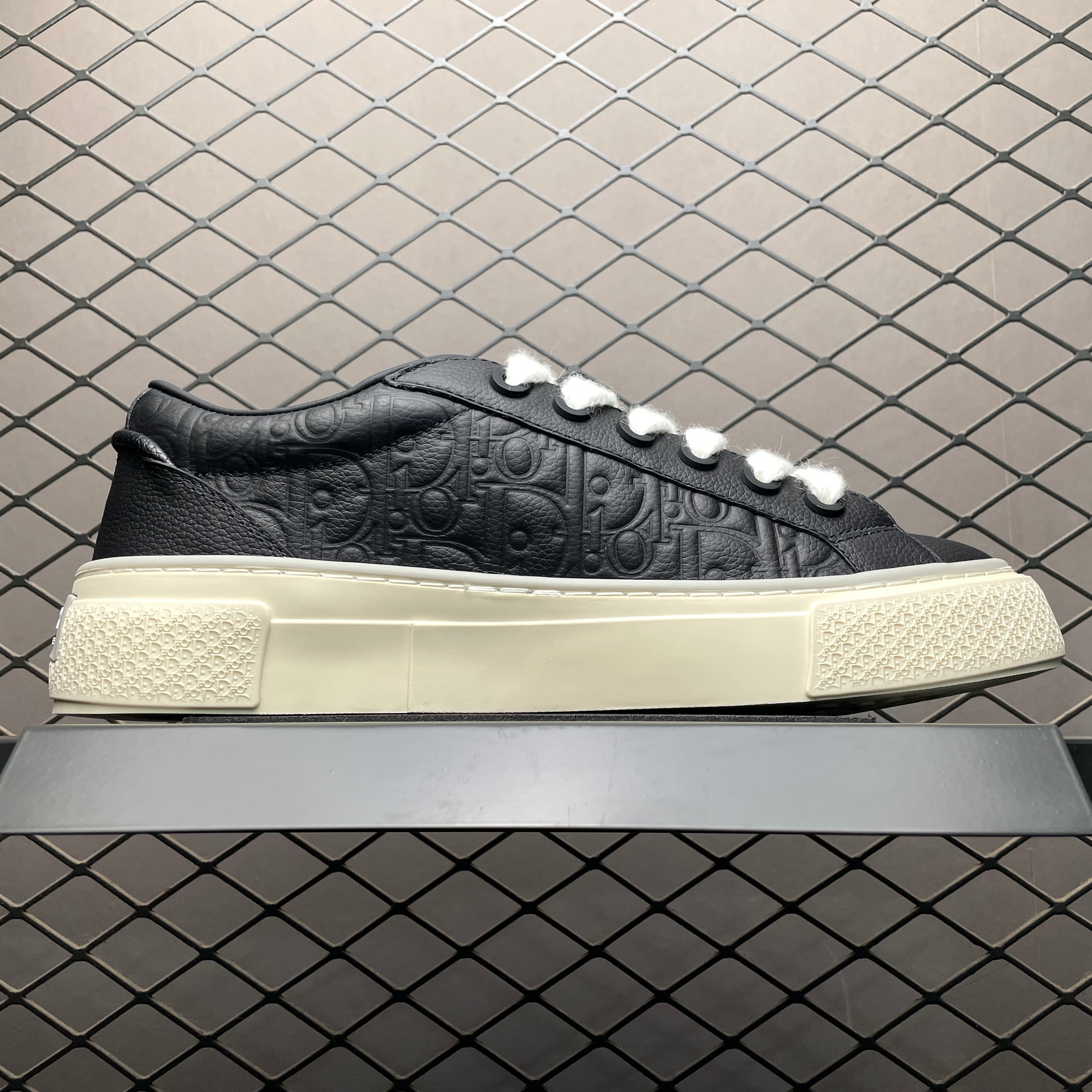 DR B33 Sneaker