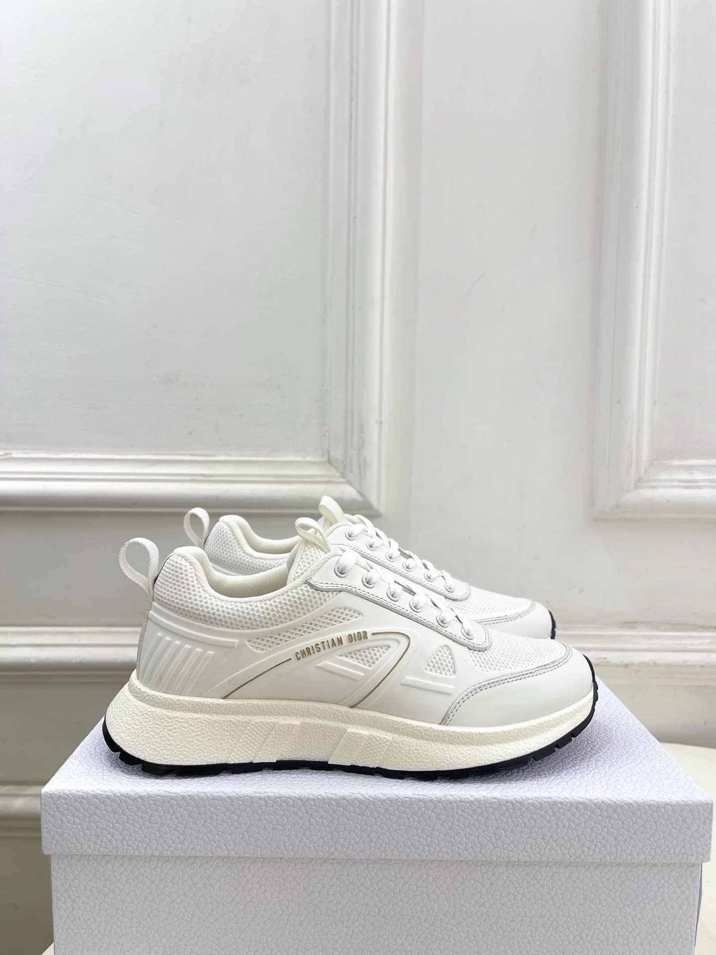 DR sneaker