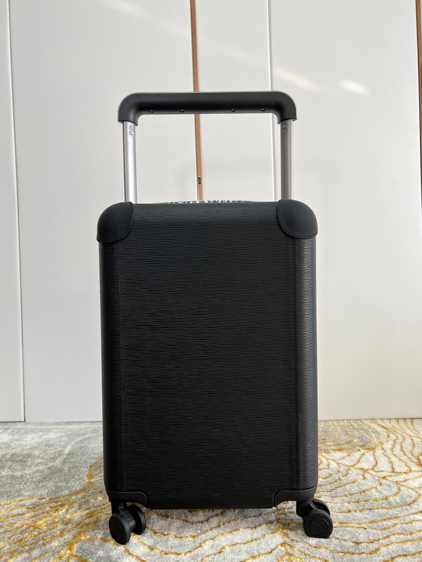 L X V Suitcase Size:55x38x21cm