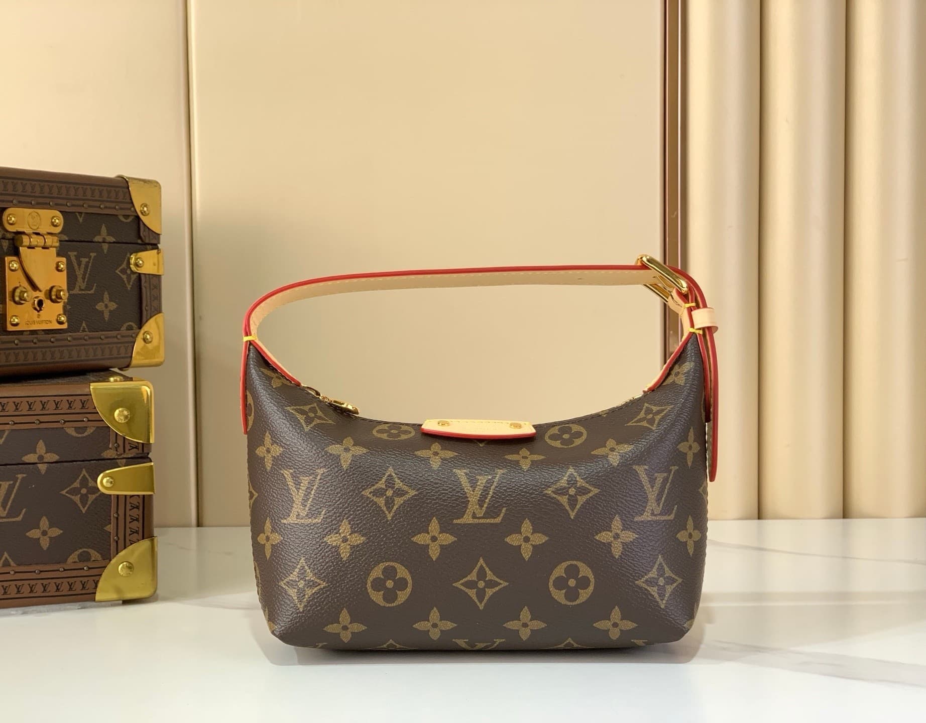 L X V POCHETTE HILLS M27509 18.5x11x6.5cm