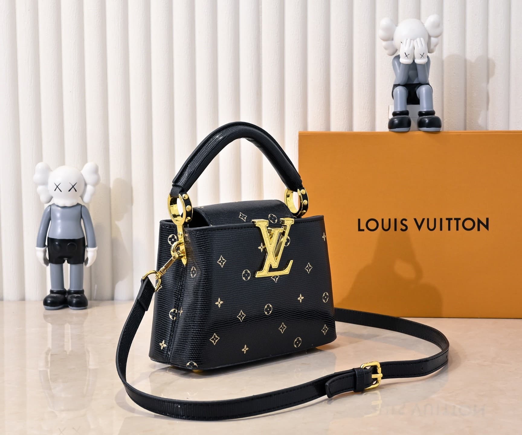 L X V Capucines M59939 Size:21x14x8cm