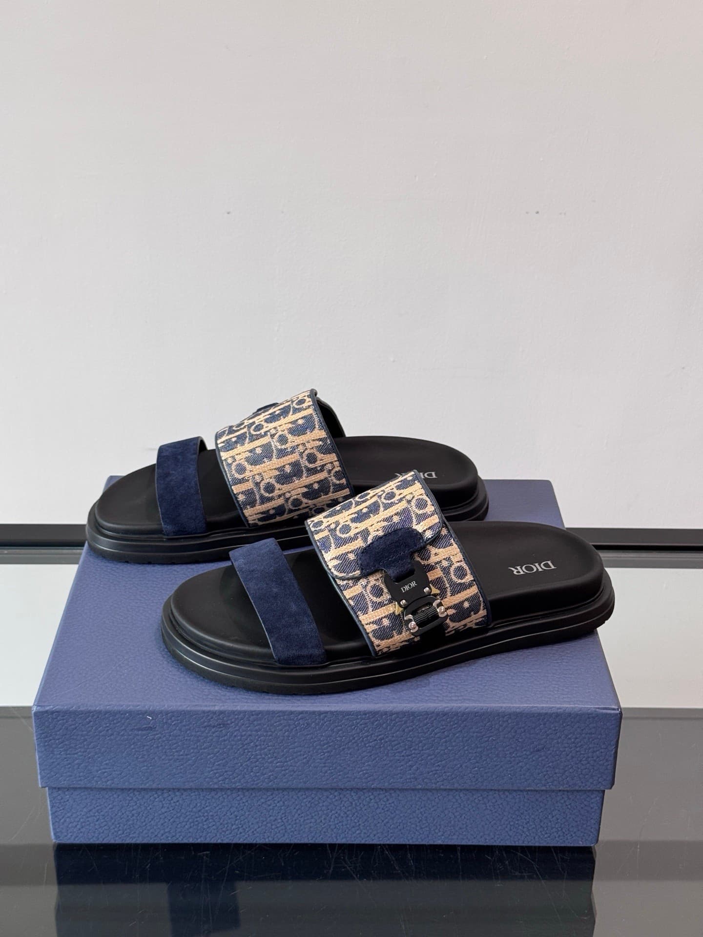 DR Men's slippers(Multiple colors)