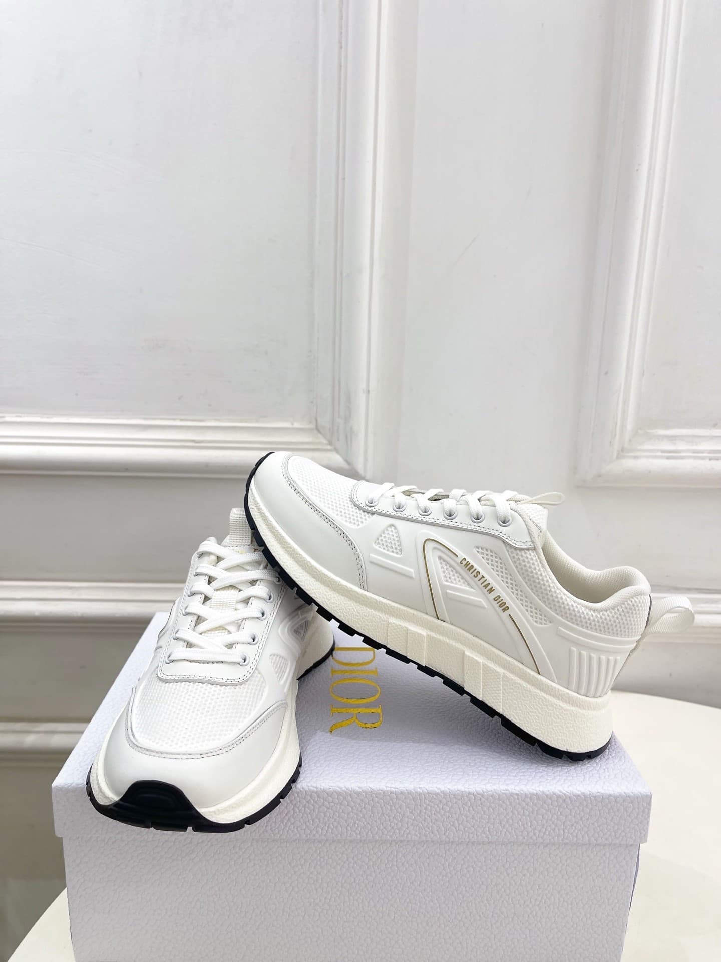 DR sneaker