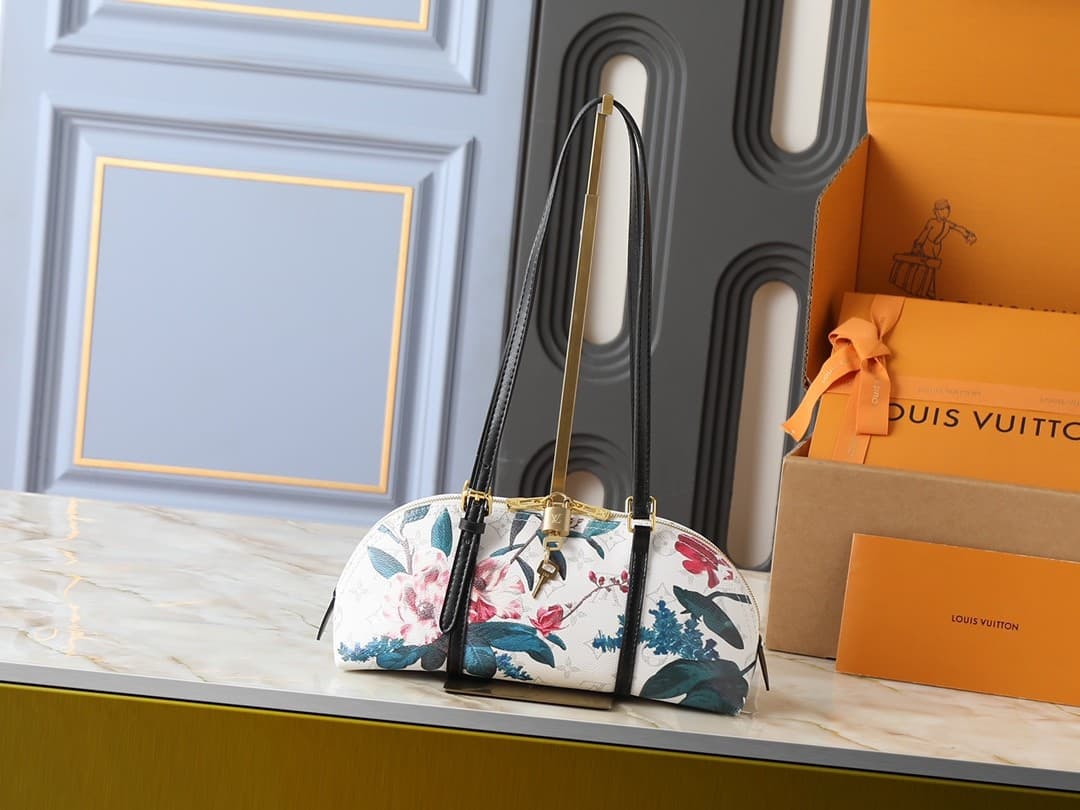 L X V Hang On M13086 Size:32x15x6cm