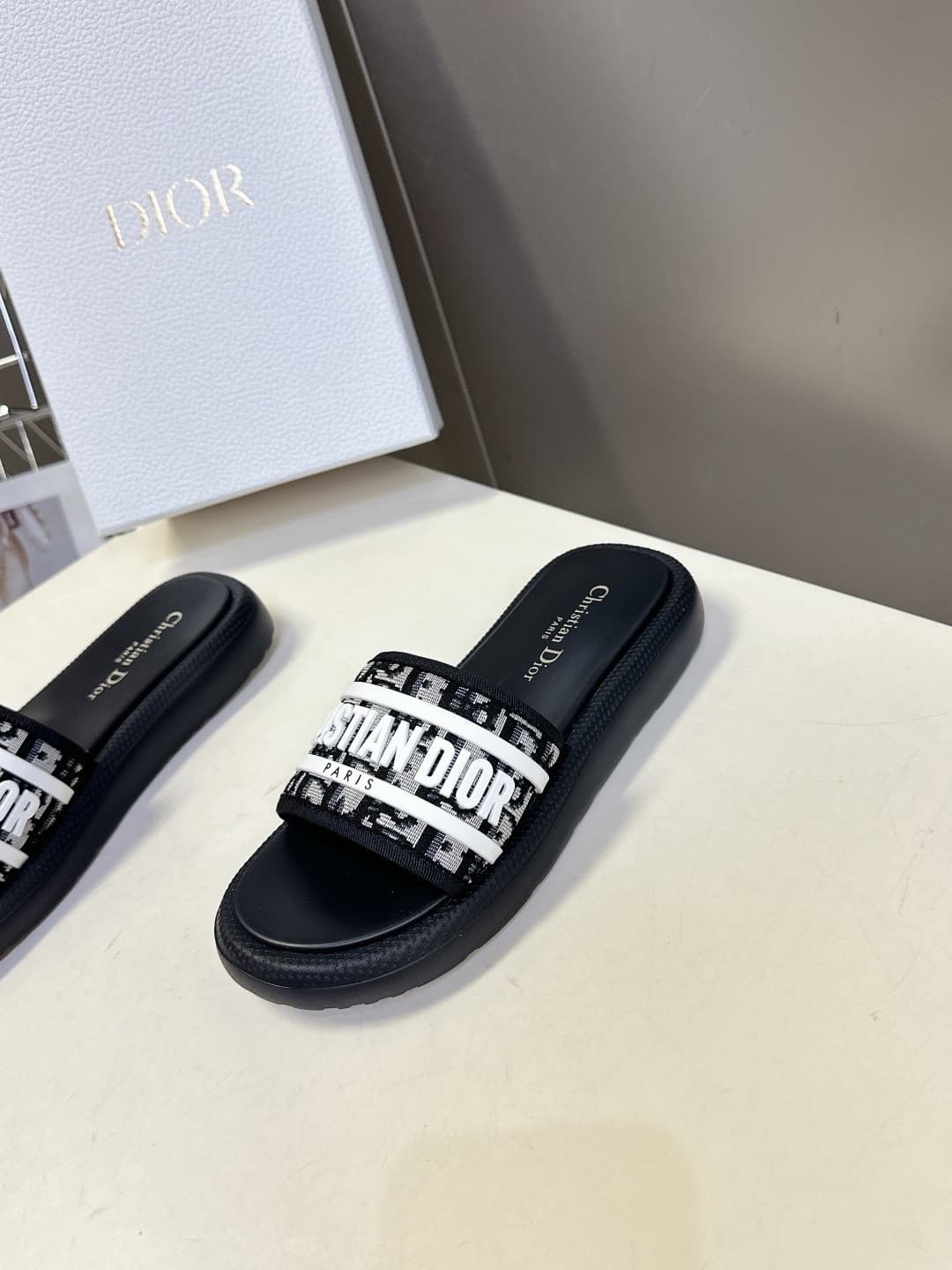 DR Slipper