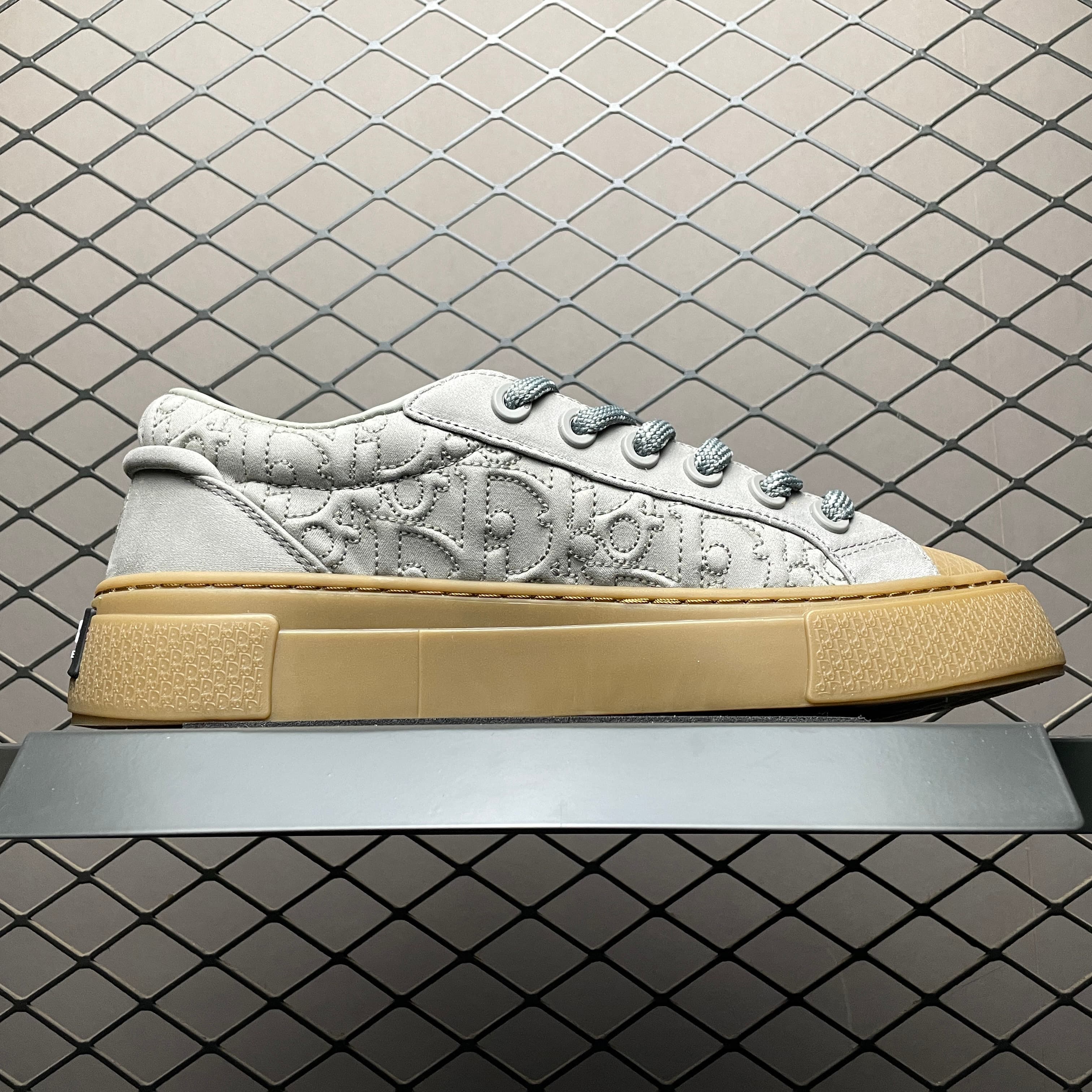 DR B33 Sneaker