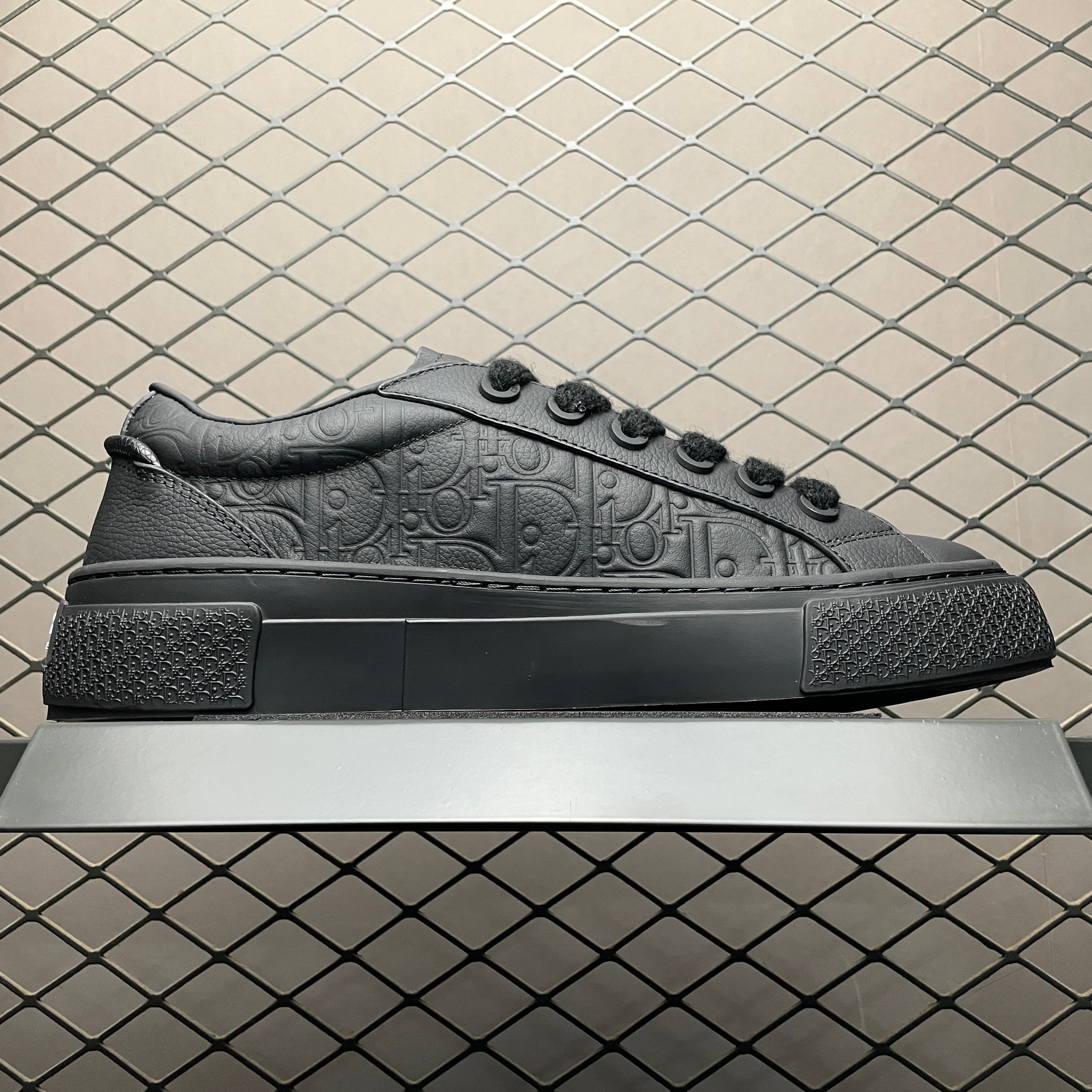 DR B33 Sneaker