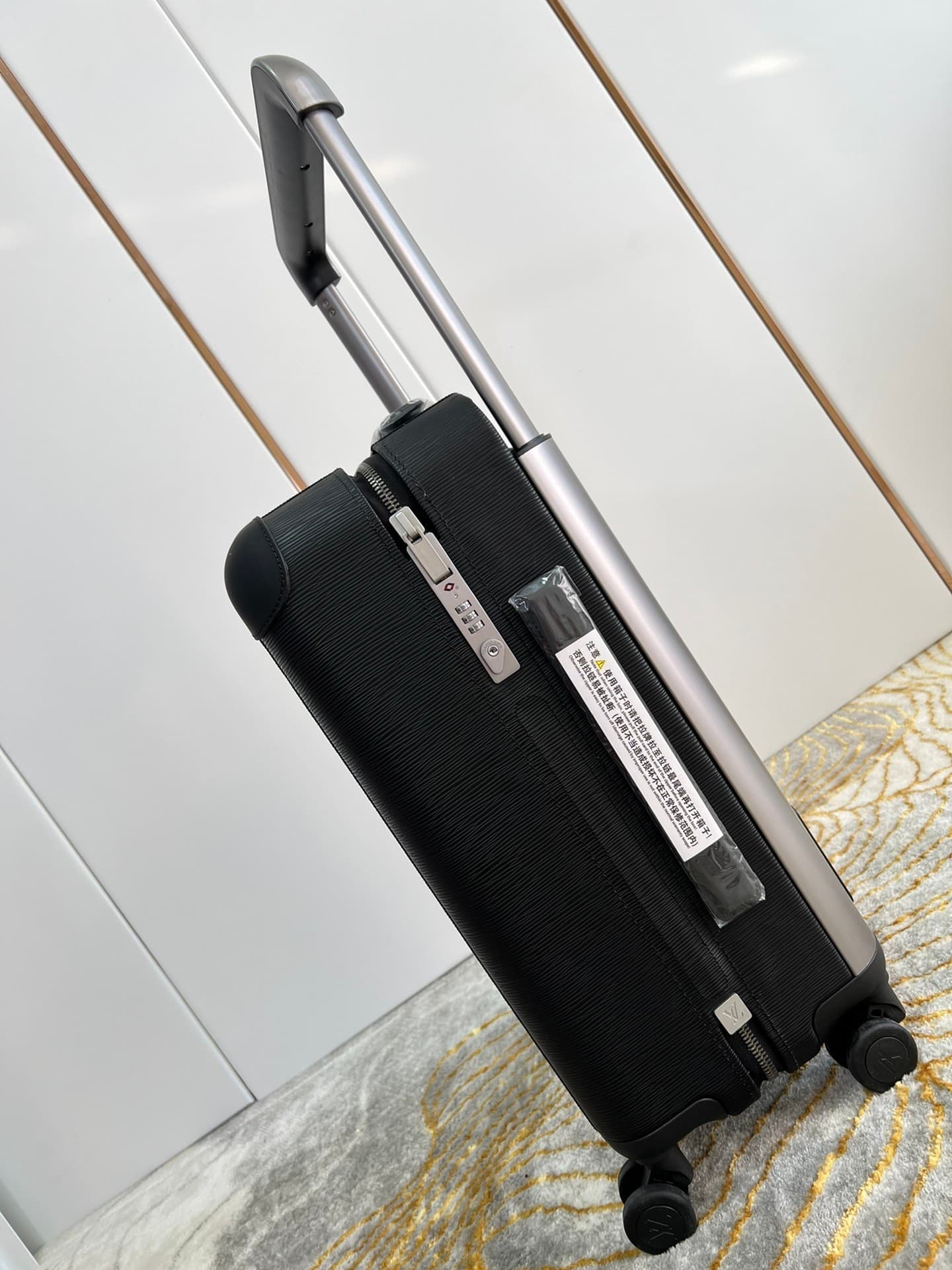 L X V Suitcase Size:55x38x21cm