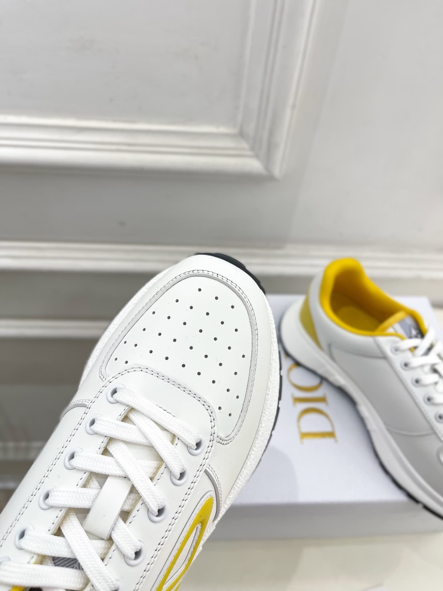DR sneaker