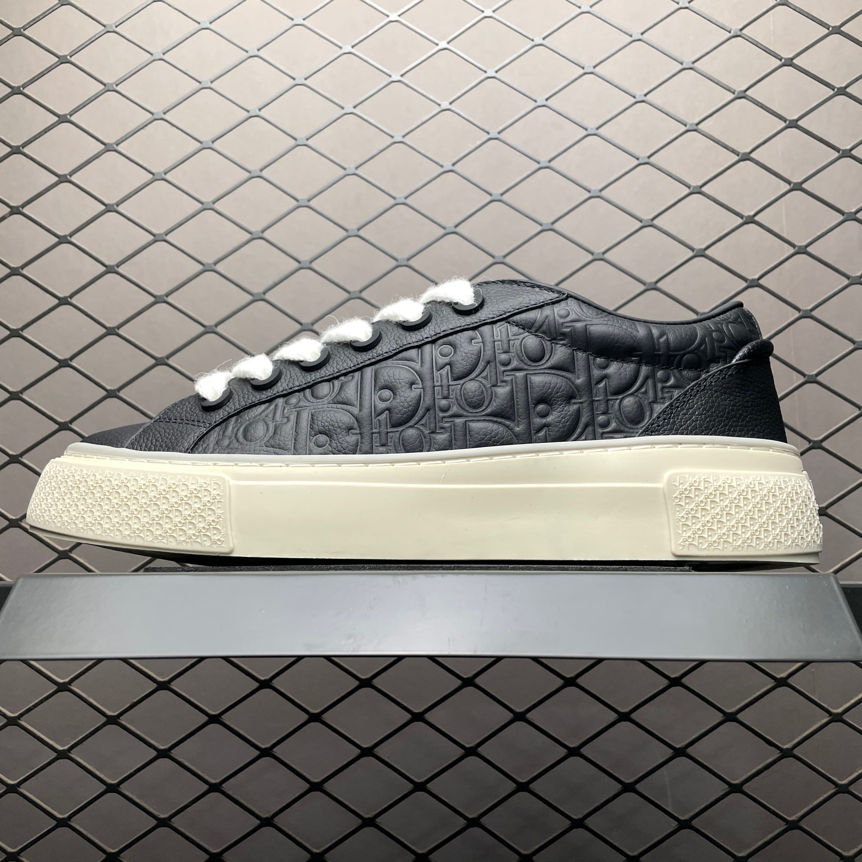 DR B33 Sneaker