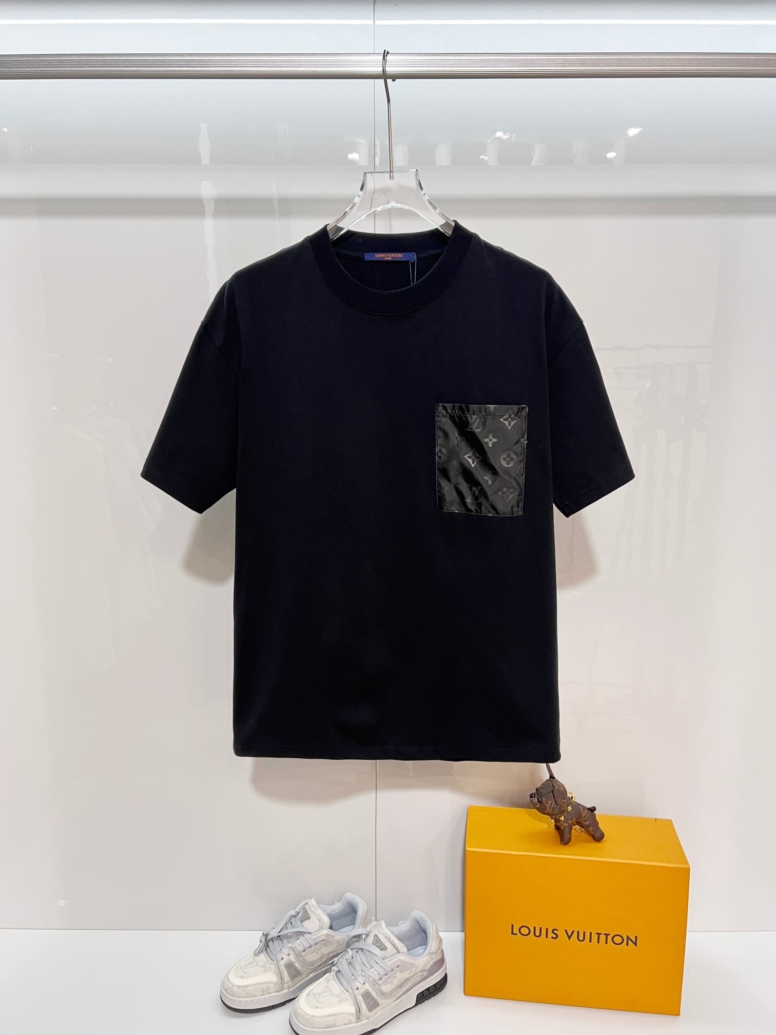L X V T-shirt