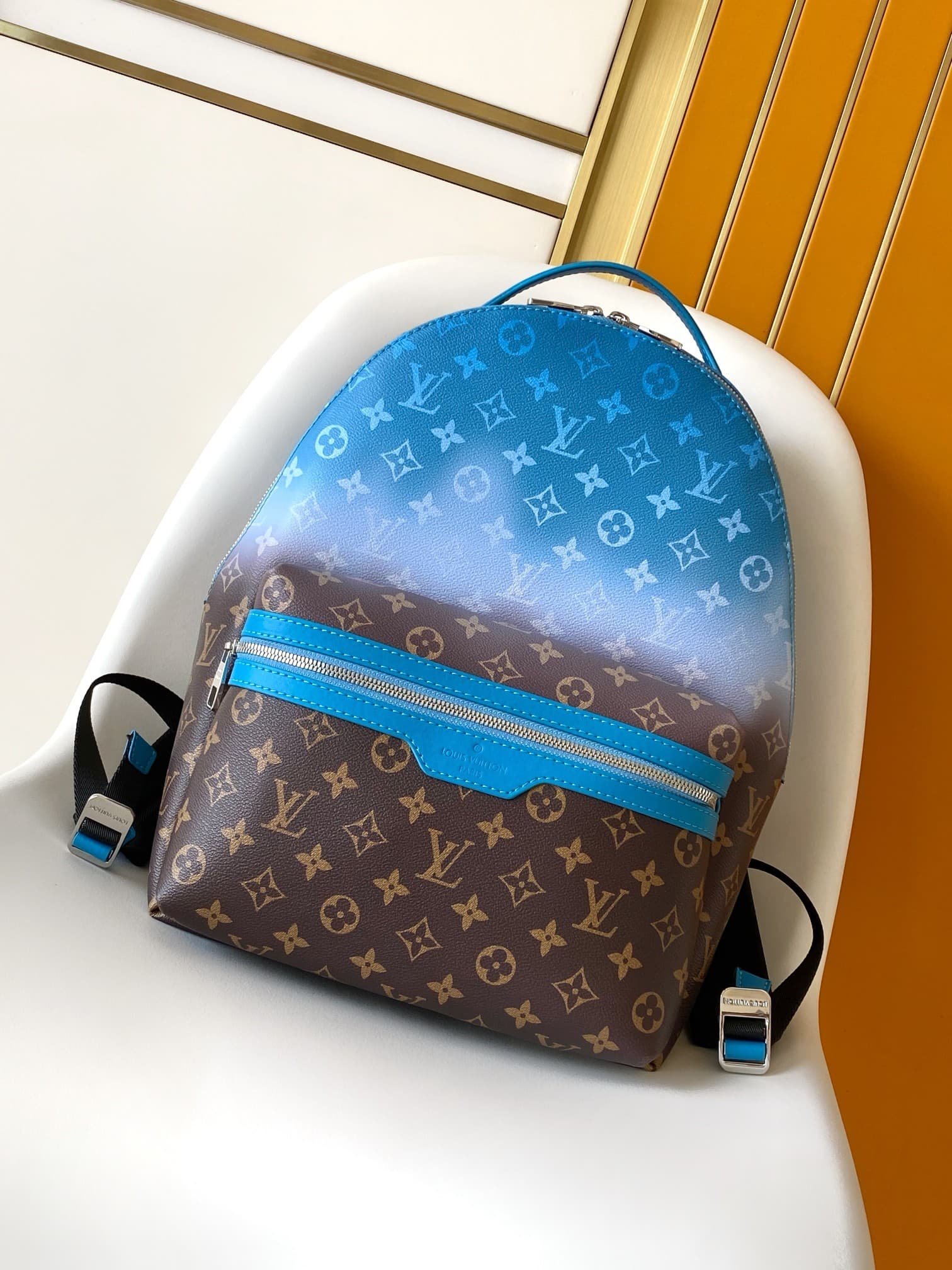 L X V Discovery Backpack M28025 Size:29x38x20cm
