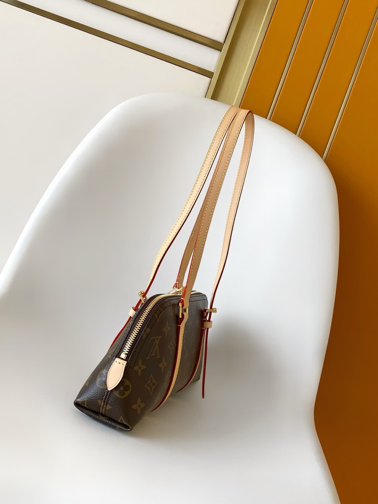 L X V SQUIRE EAST WEST M28953 Size:29x8.5x15cm