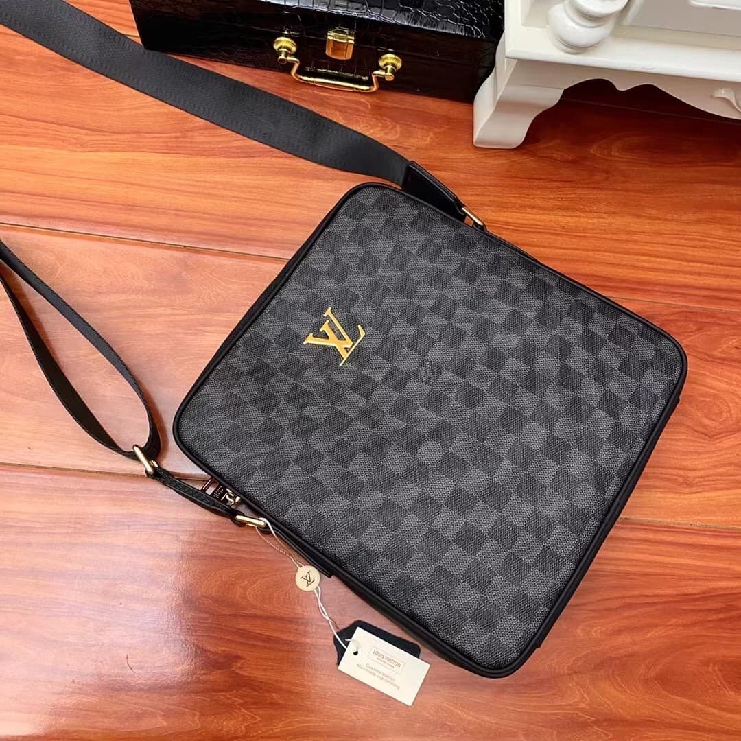 L X V Pochette Voyage 27x26x5cm