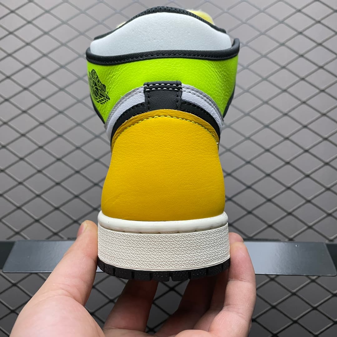 JRD1 White Black Volt University Gold 555088-118