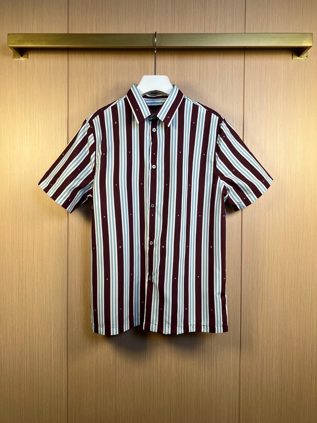 L X V Short sleeve shirt