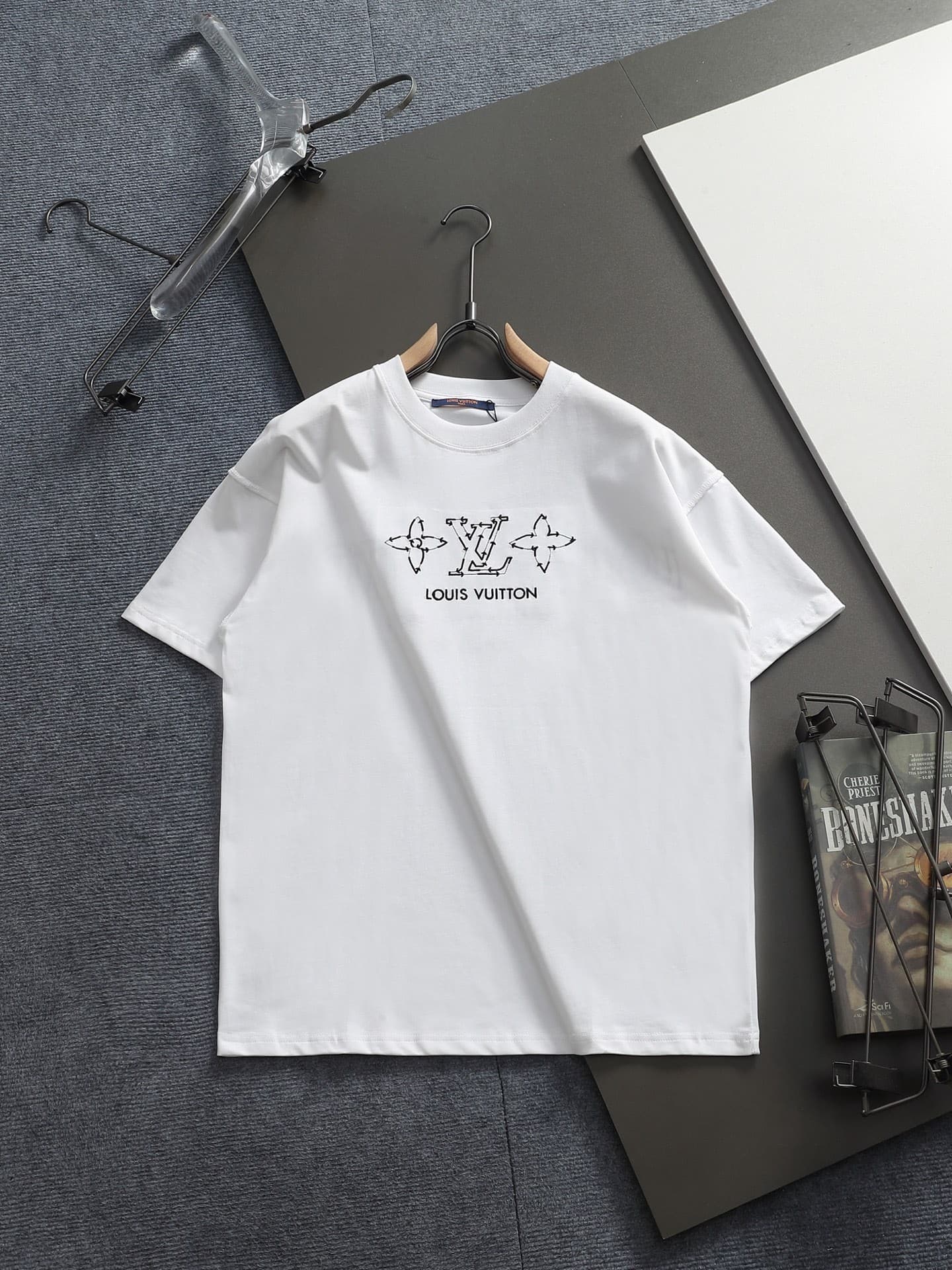 L X V T-shirt