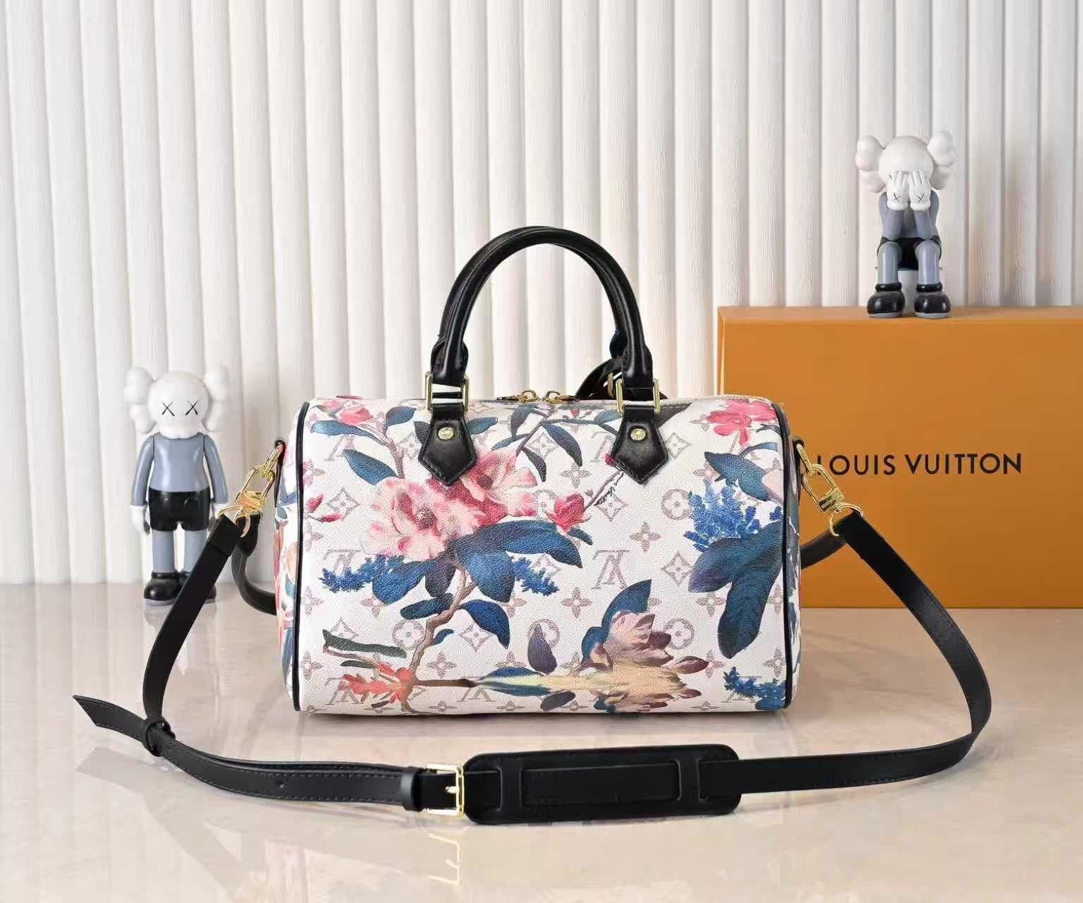 L X V SPEEDY SOFT 30 Size:30x21x17cm