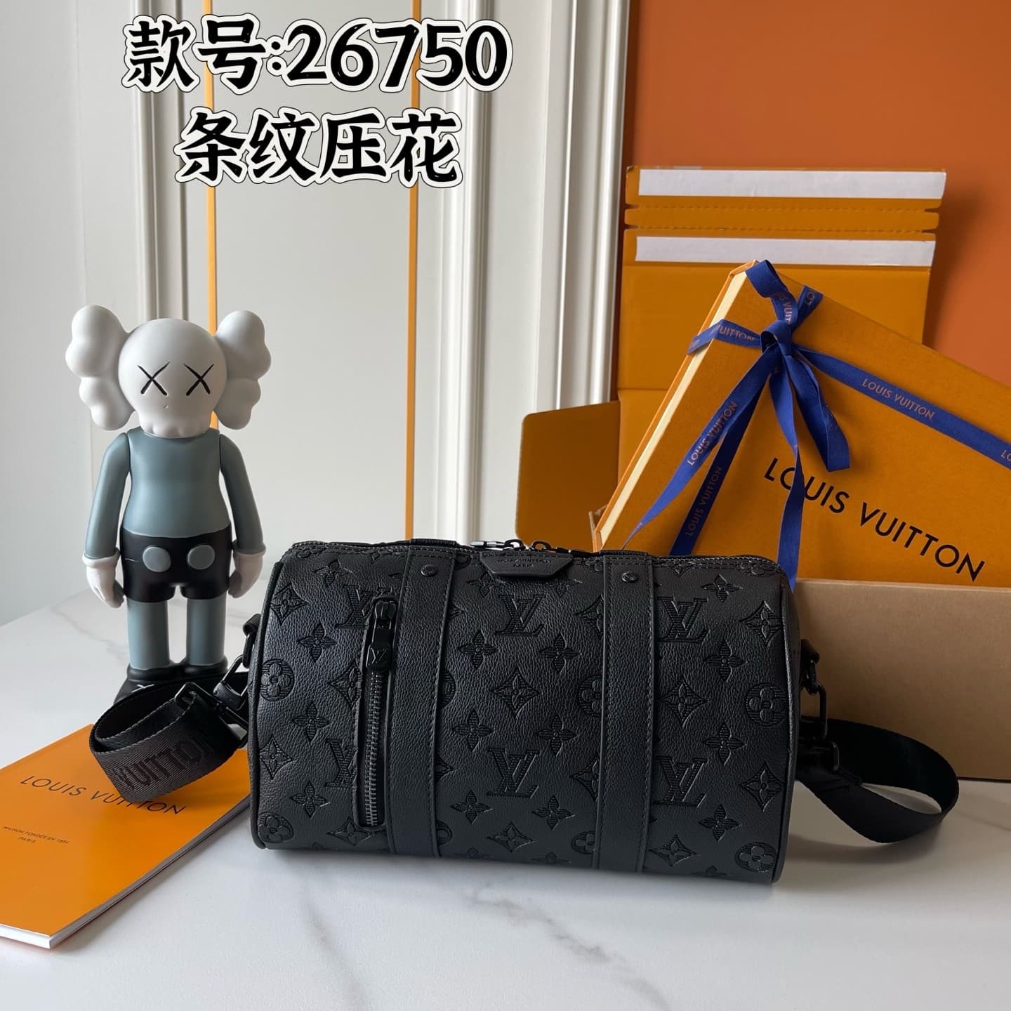 L X V Keepall Travelling bag M26750 27x17x13cm