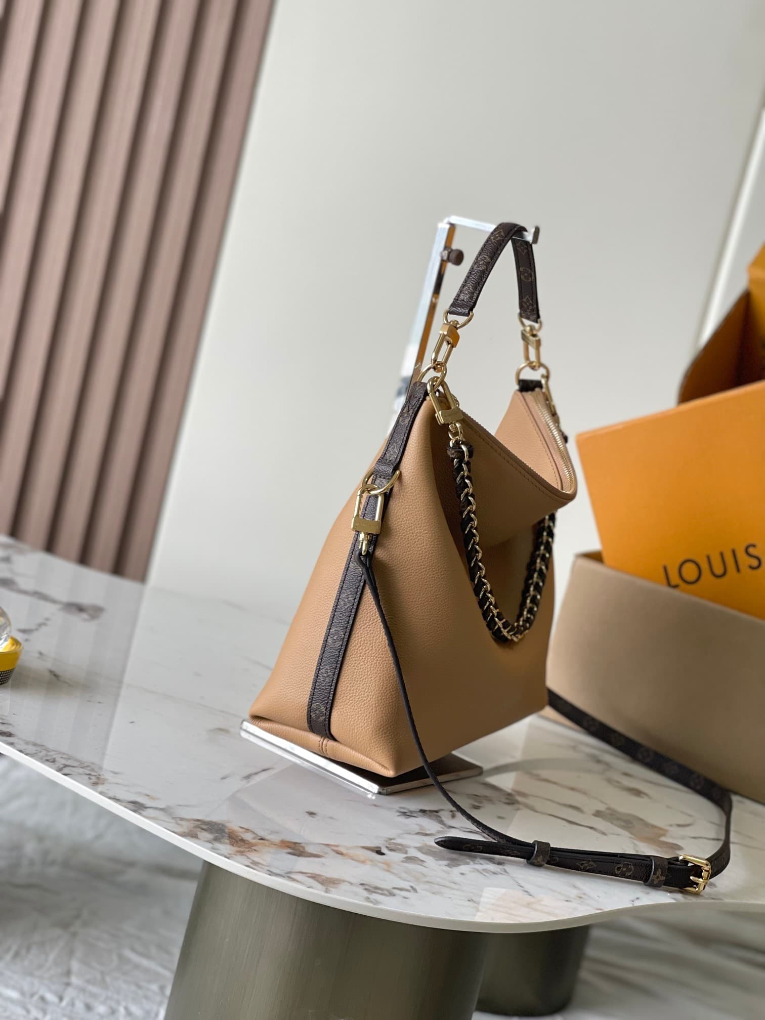 L X V MULTIPASS M28029 Size:30x26x10cm