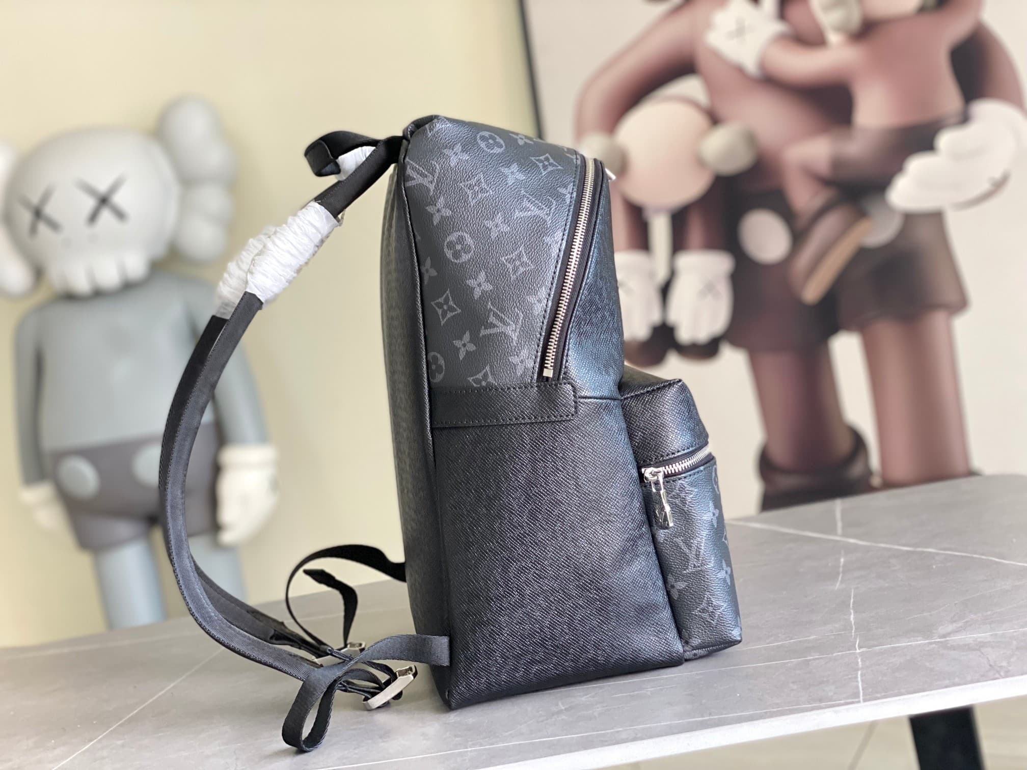 L X V Discovery Backpack M30230 40x30x20cm