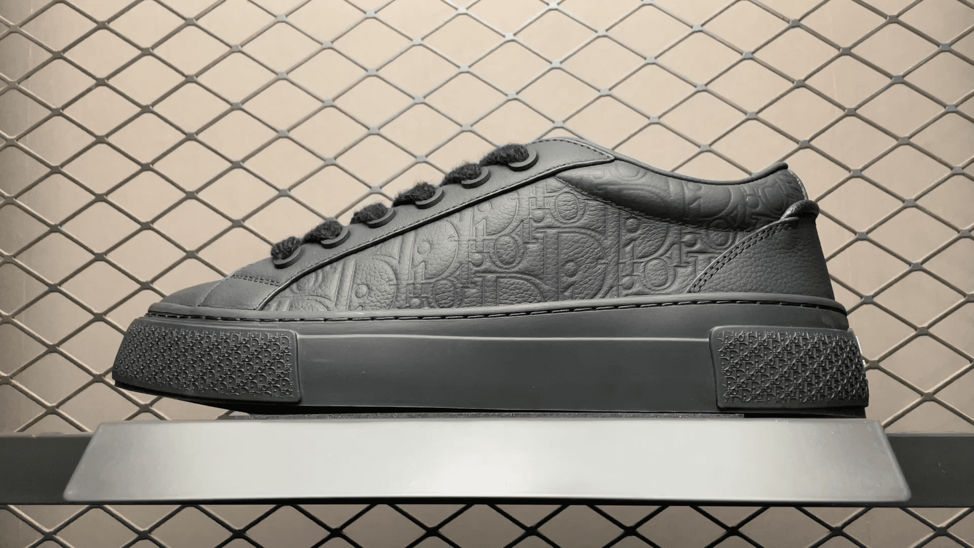 DR B33 Sneaker