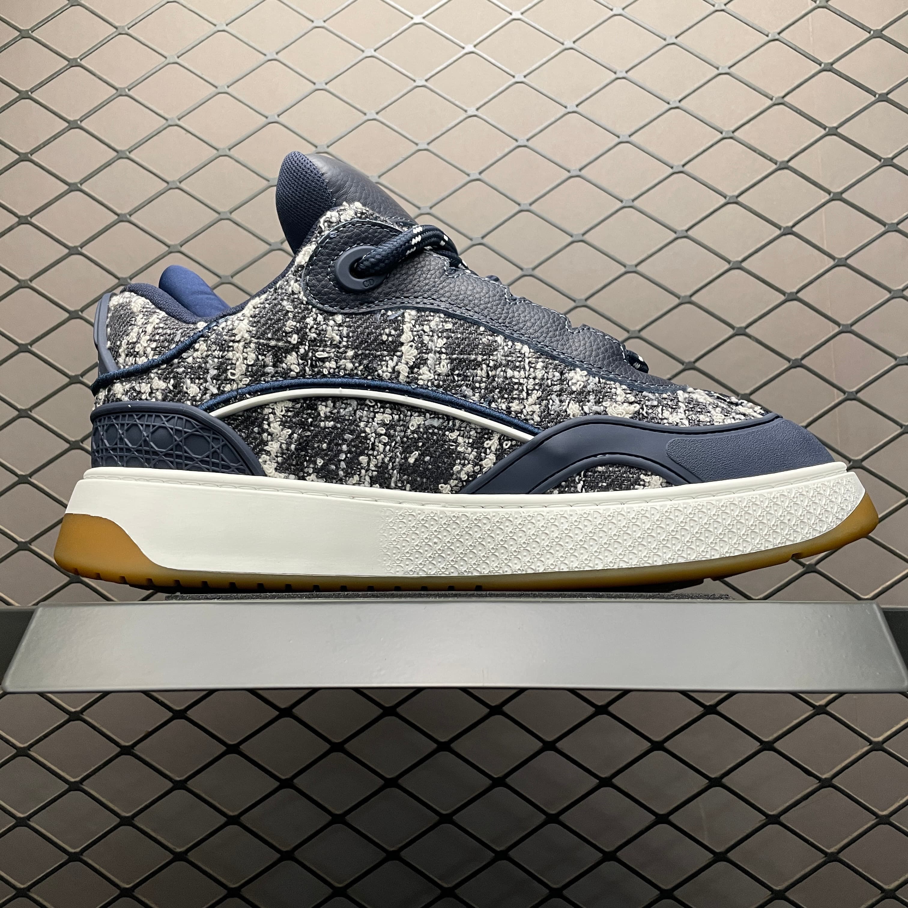 DR B9S Sneakers