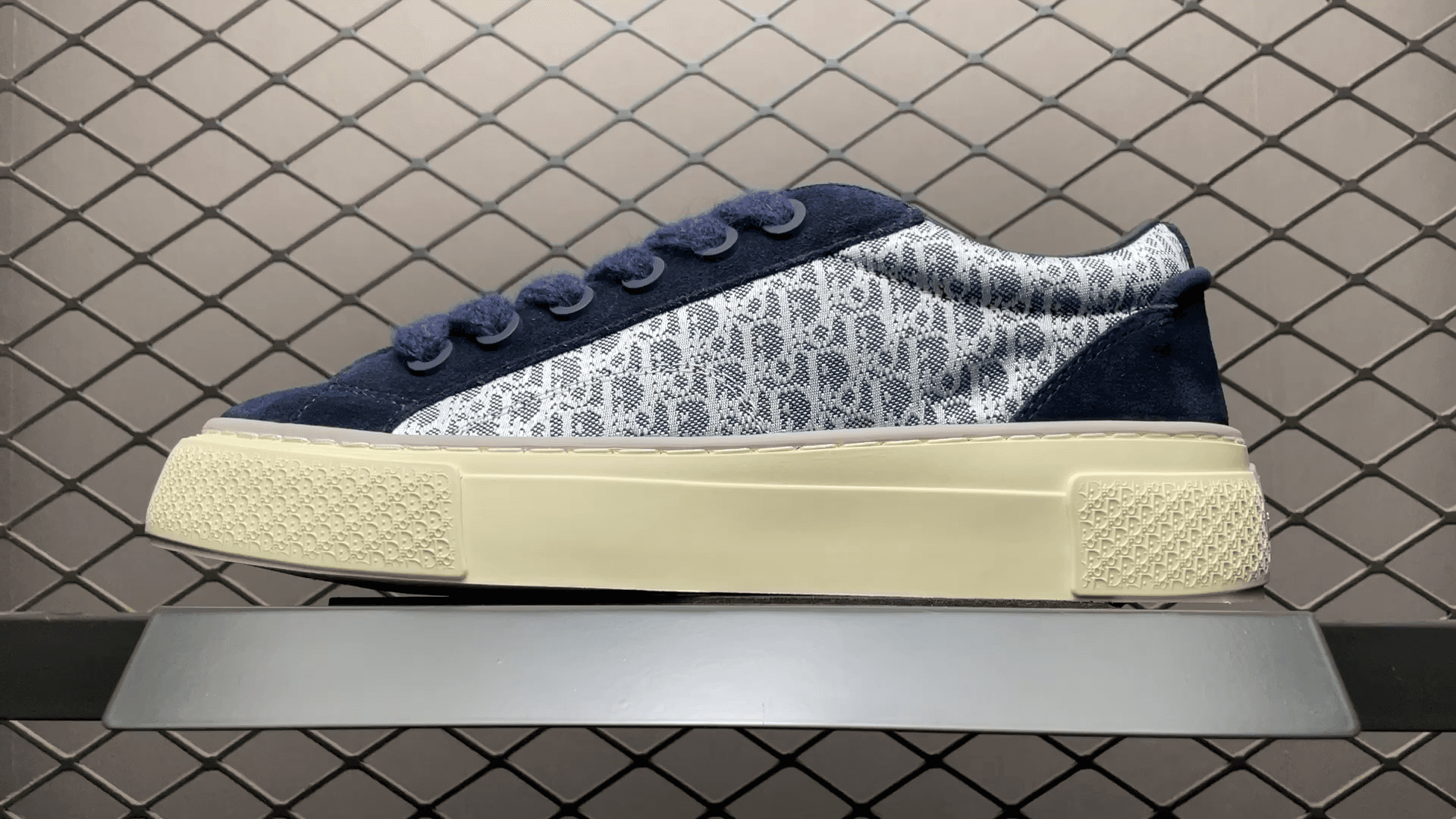 DR New B33 Sneaker