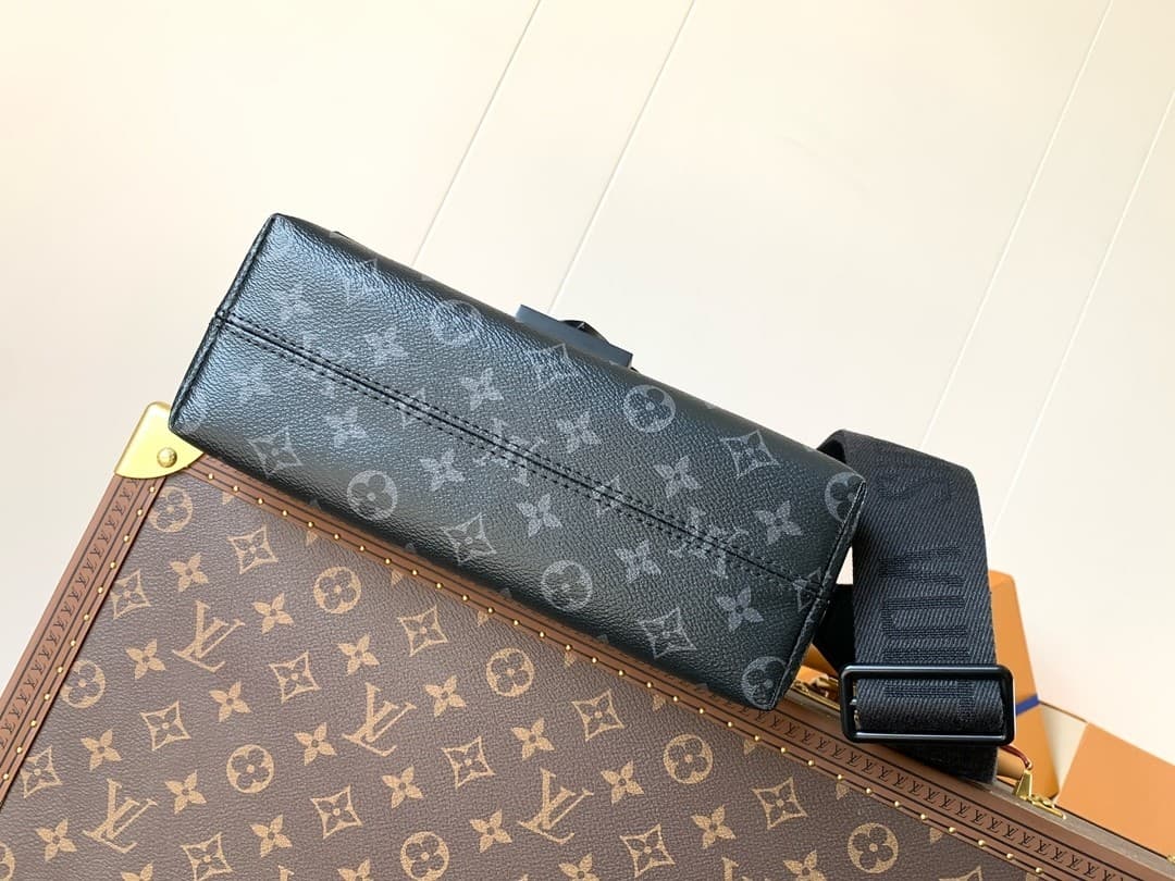L X V Messenger Bags N46794 28x16x10cm