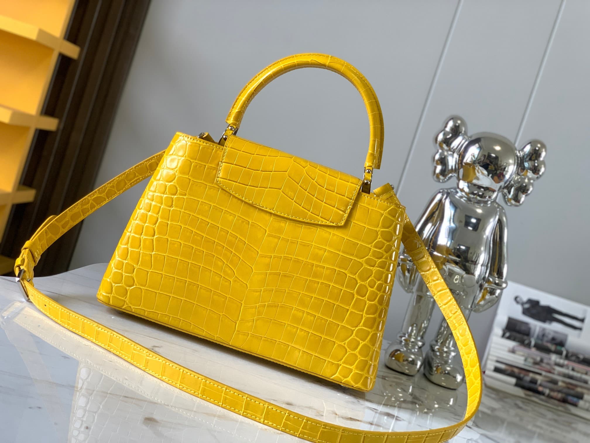 L X V Capucines bag N92967 31.5x20x11cm
