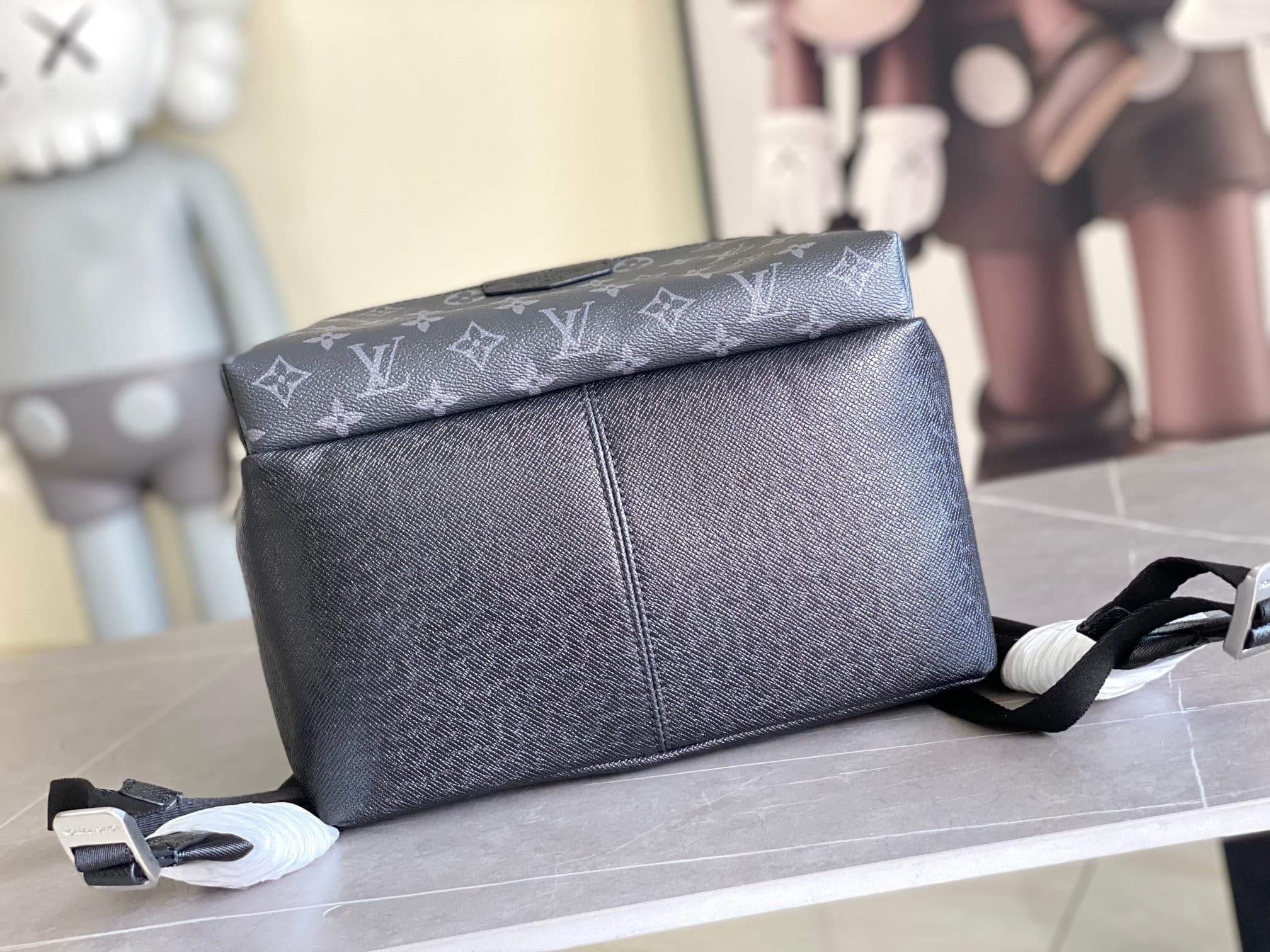 L X V Discovery Backpack M30230 40x30x20cm