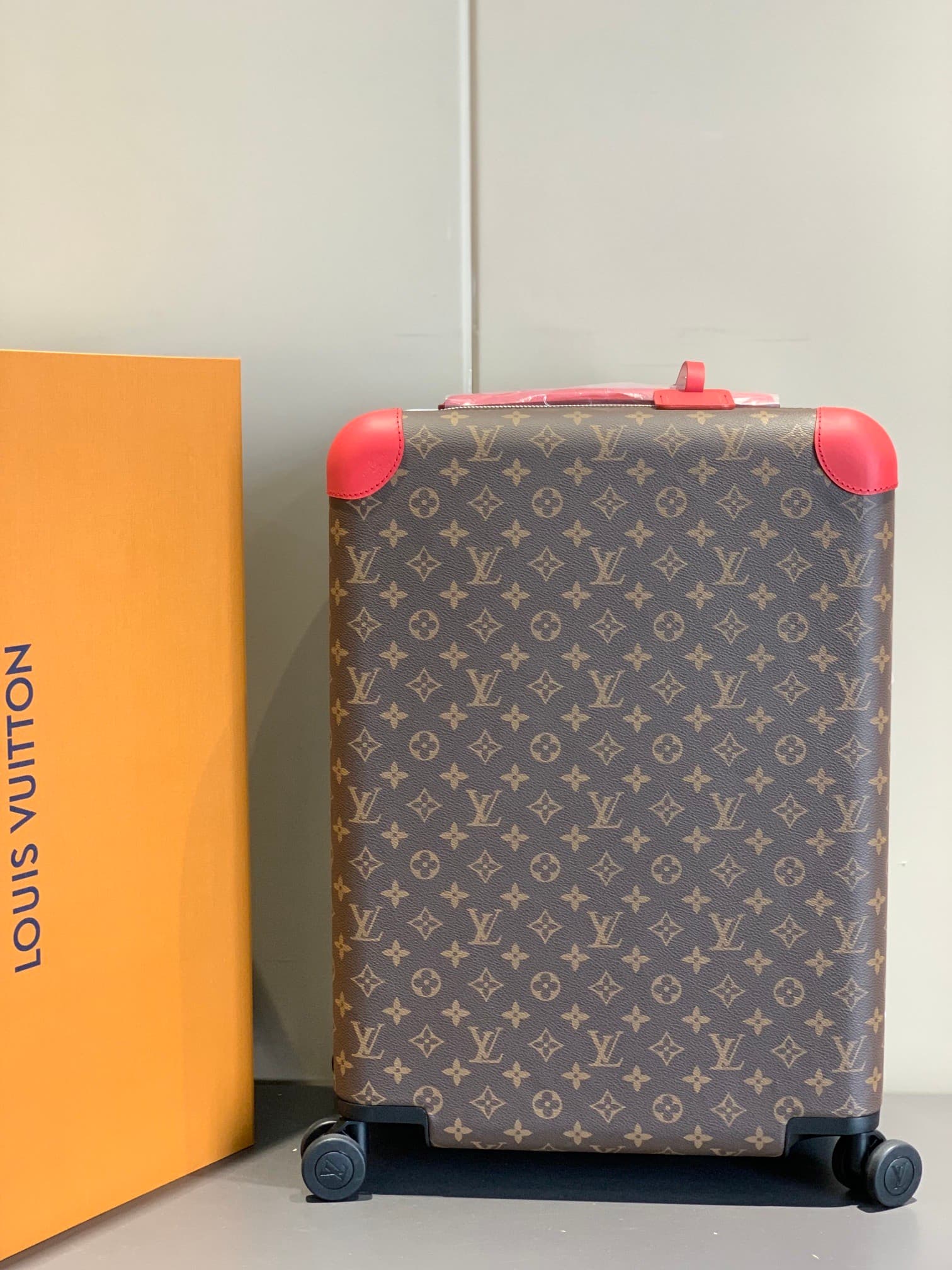 L X V Suitcase Size:55x38x21cm(Multiple colors)