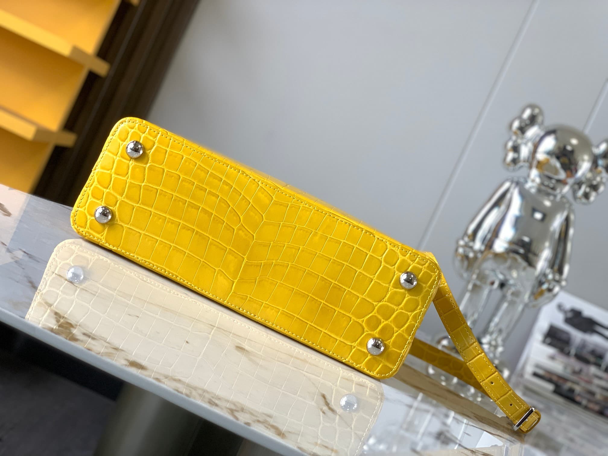 L X V Capucines bag N92967 31.5x20x11cm