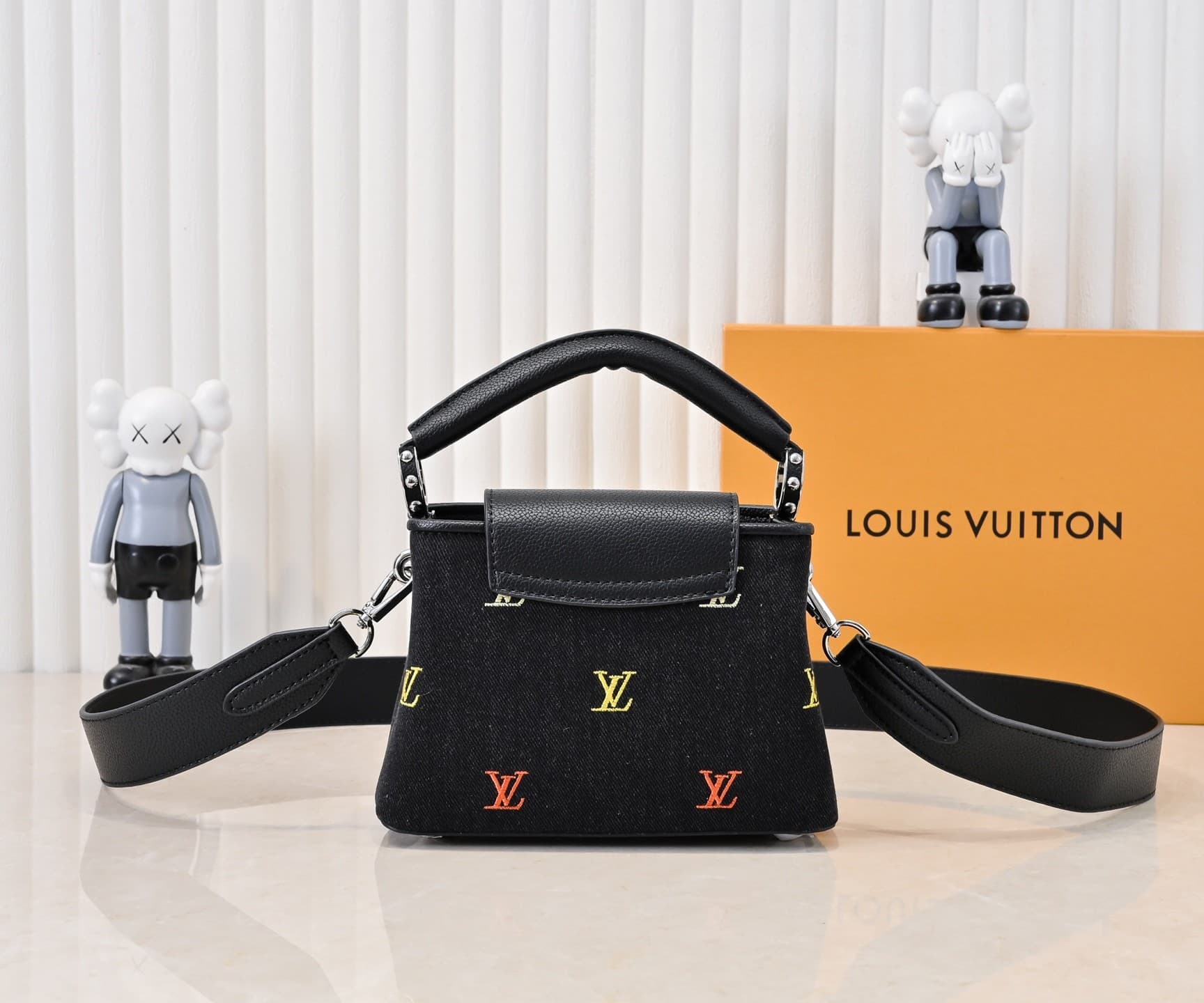 L X V Capucines M59939 Size:21x14x8cm