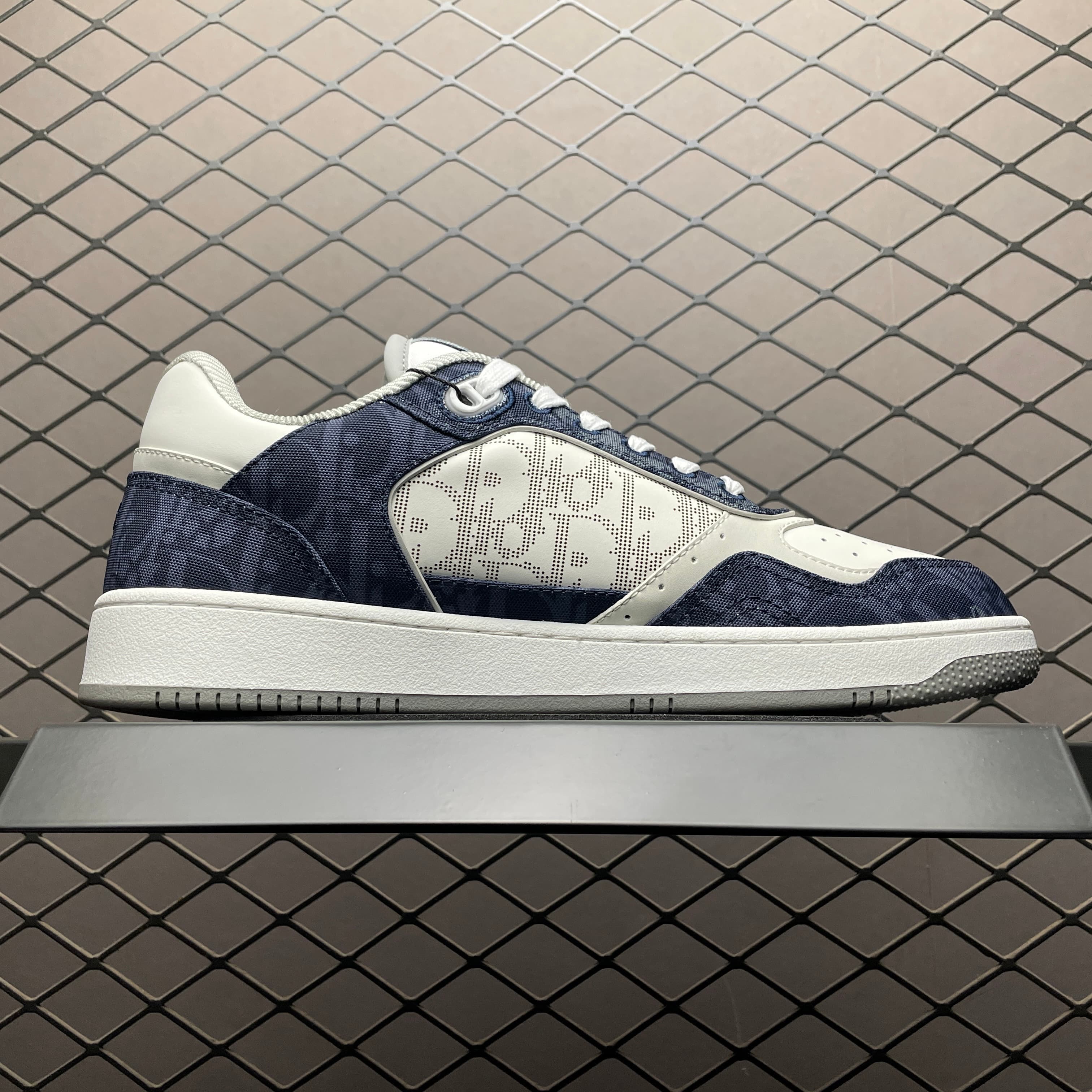 DR B27 Oblique Sneakers