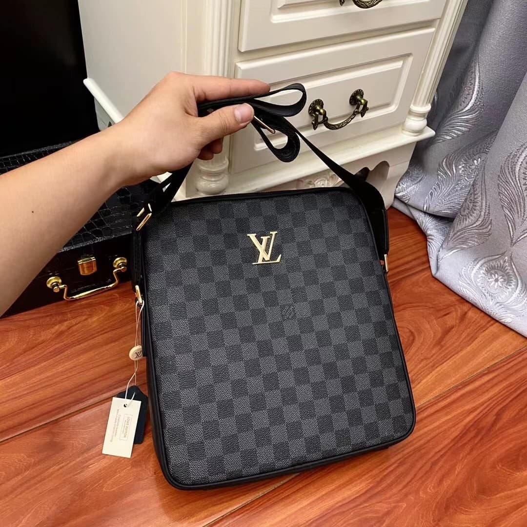 L X V Pochette Voyage 27x26x5cm