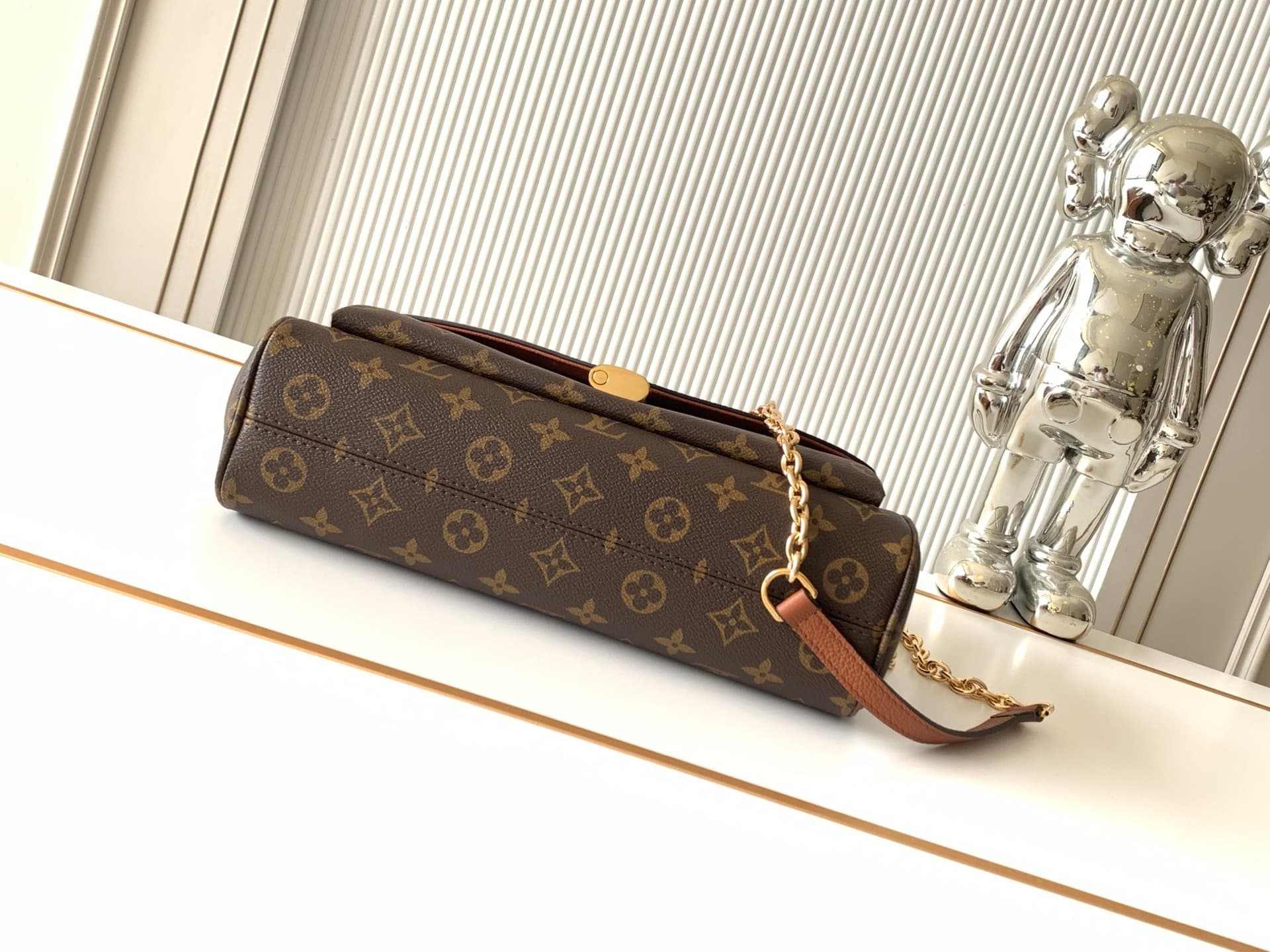 L X V Saint-Germain PM M27065 30.5x21x12.5cm