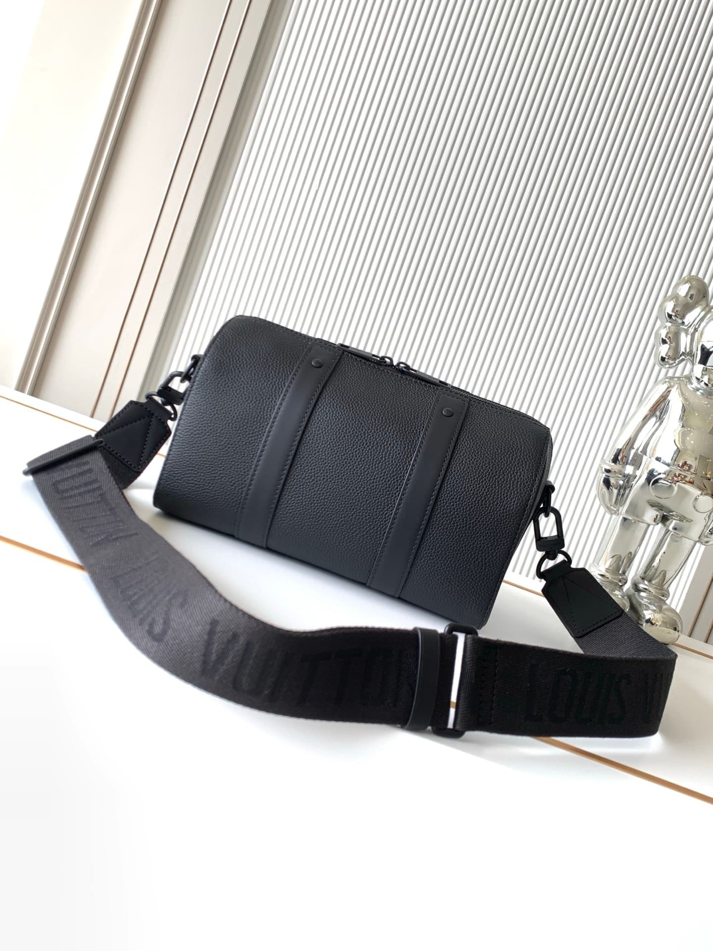 L X V City keepall M59255 27x17x13cm