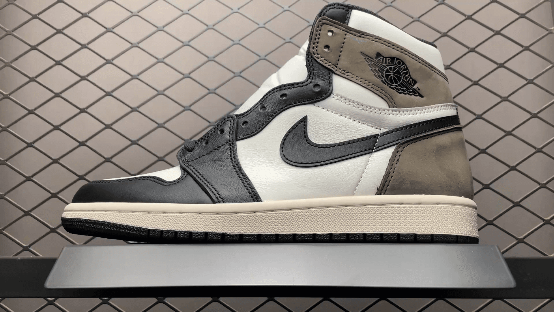 JRD1 Retro Dark Mocha 555088-105