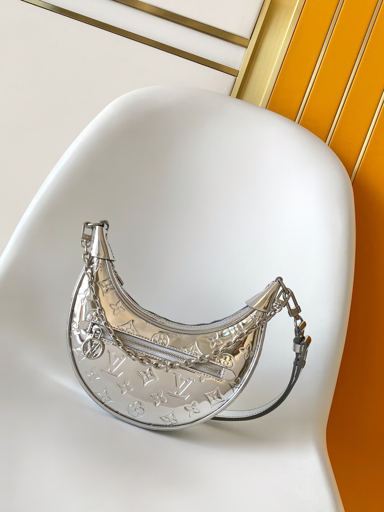 L X V LOOP M11833 Size:13x6x23cm