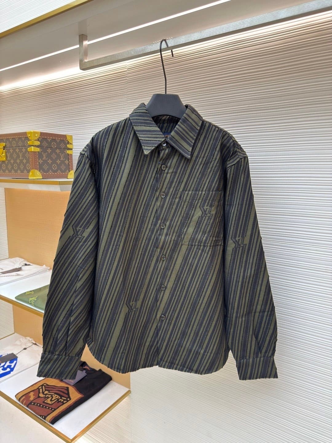 L X V Long-sleeved shirt