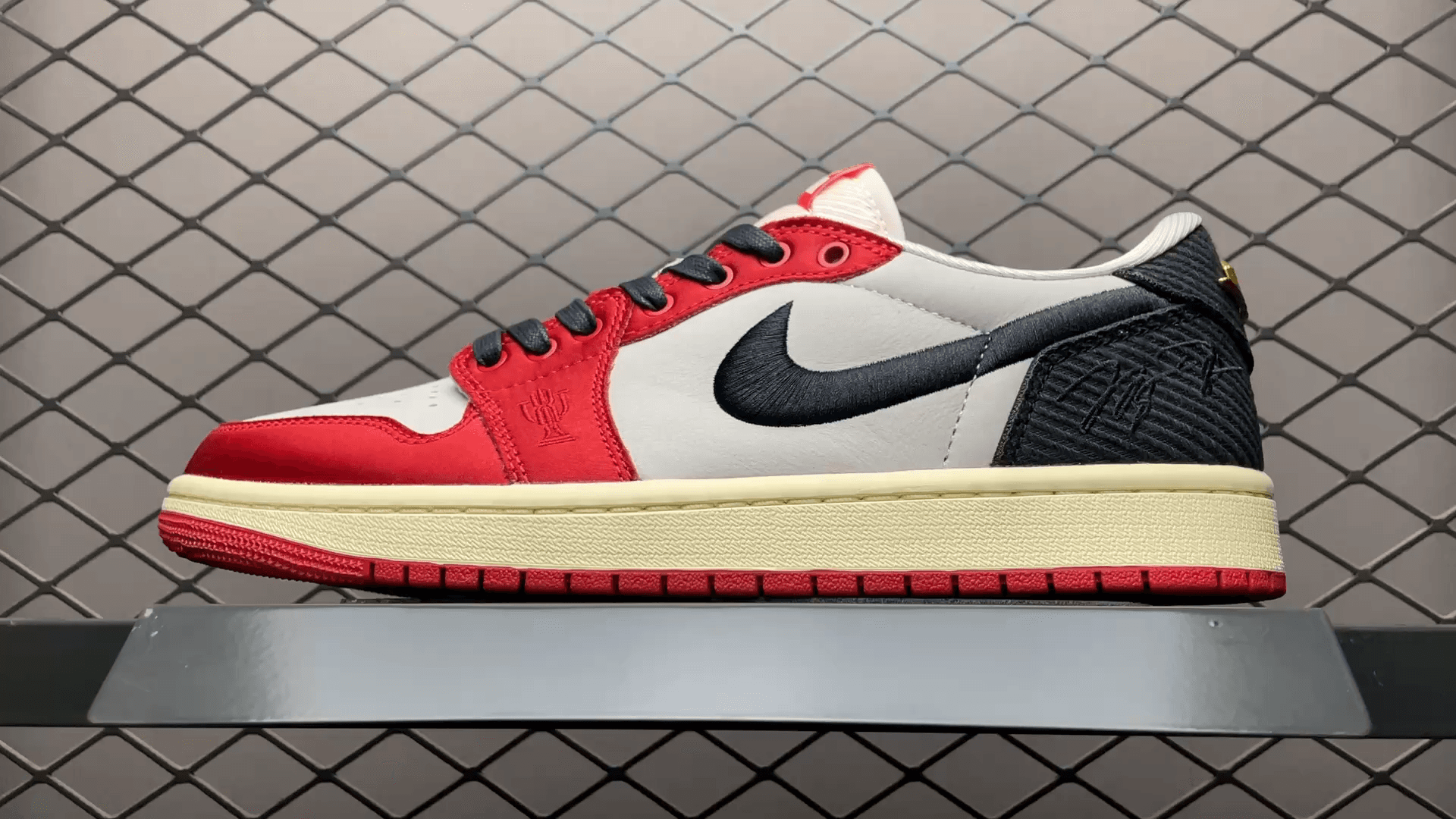 JRD 1 Retro Low OG Trophy Room Away FN0432-100