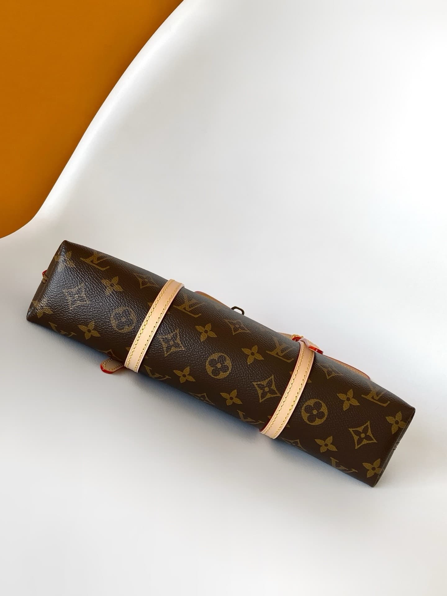 L X V SQUIRE EAST WEST M28953 Size:29x8.5x15cm