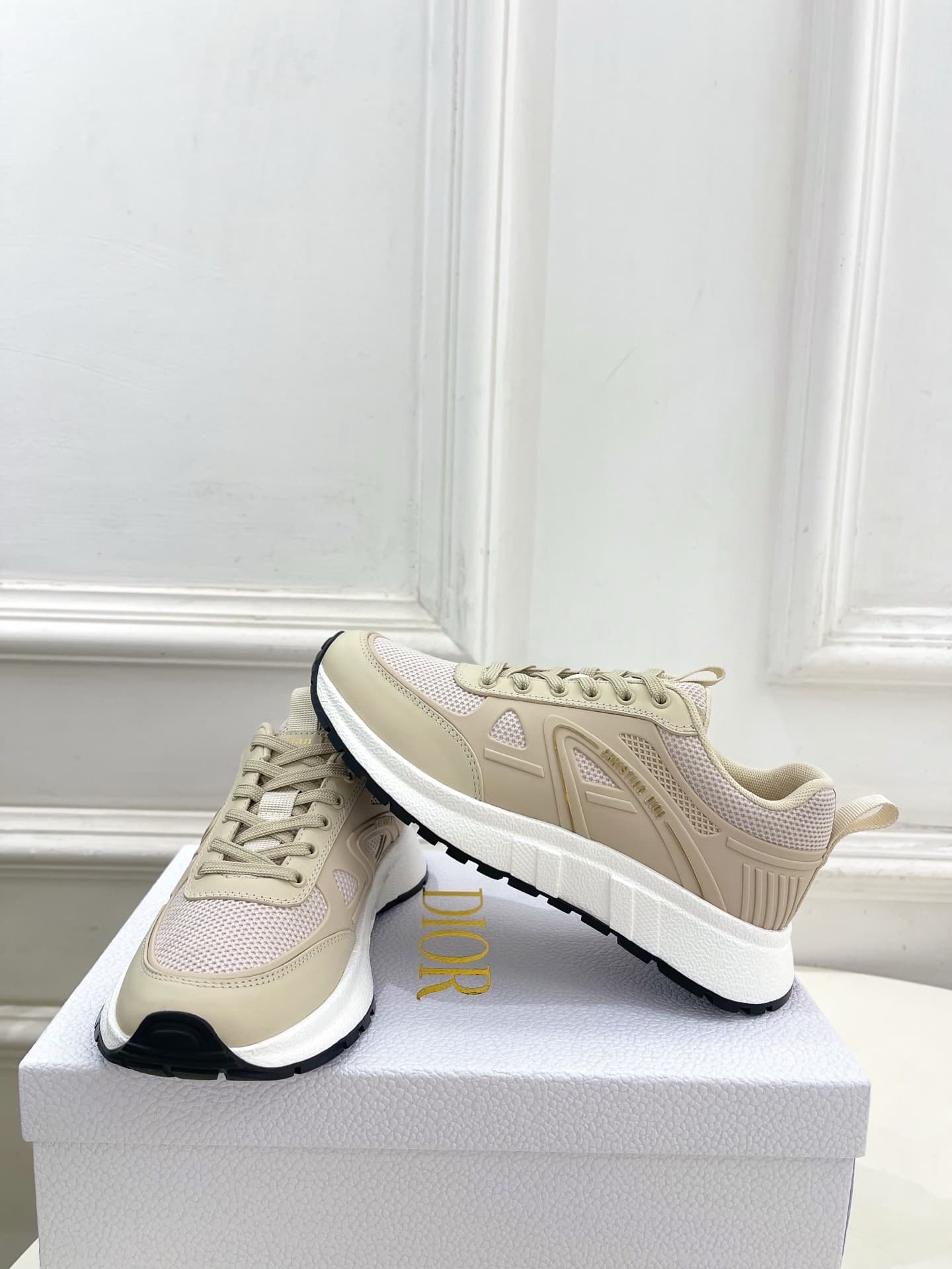 DR sneaker