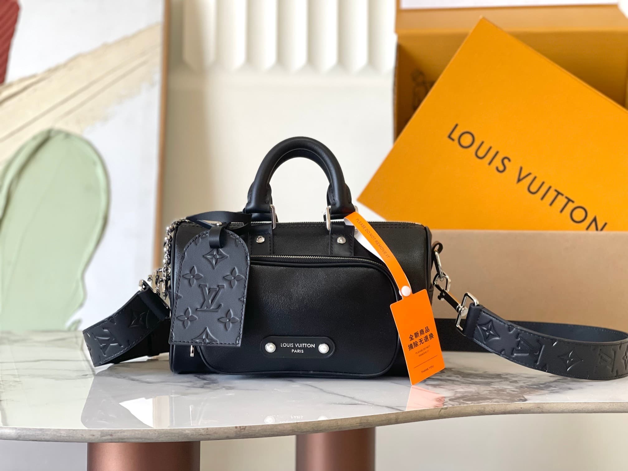 L X V Shoulder bag M13988 Size:25x15x11cm
