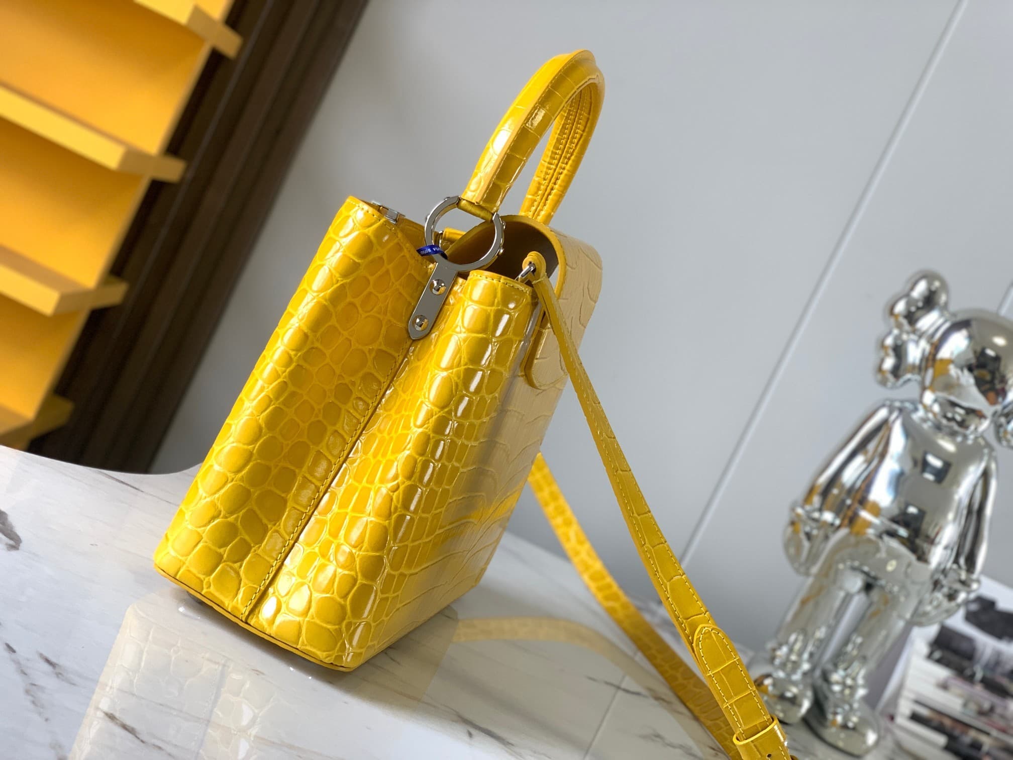 L X V Capucines bag N92967 31.5x20x11cm