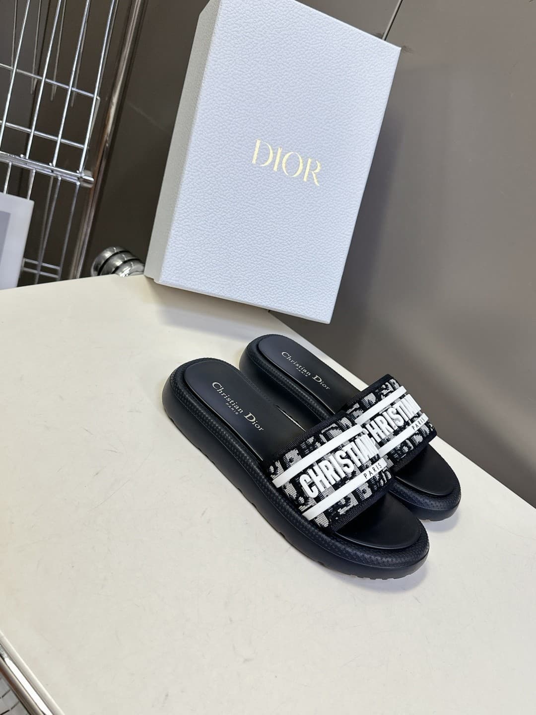 DR Slipper