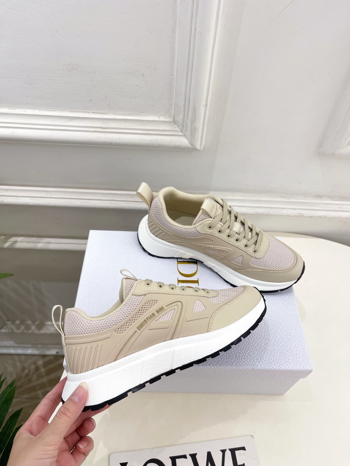 DR sneaker